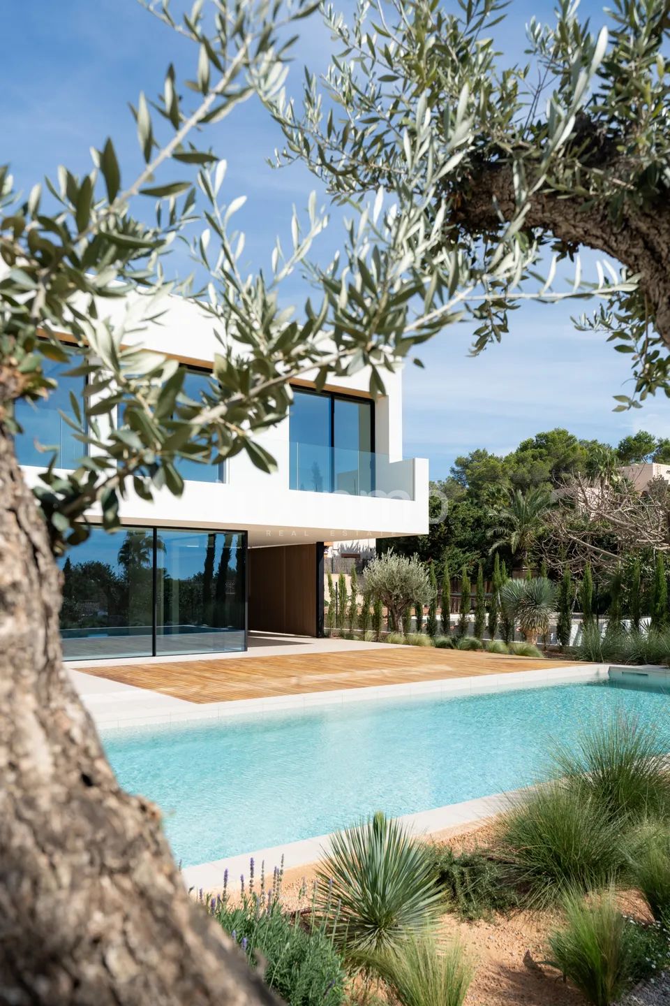 Stunning contemporary 6-Bedroom detached house in Cap Martinet — photo 34