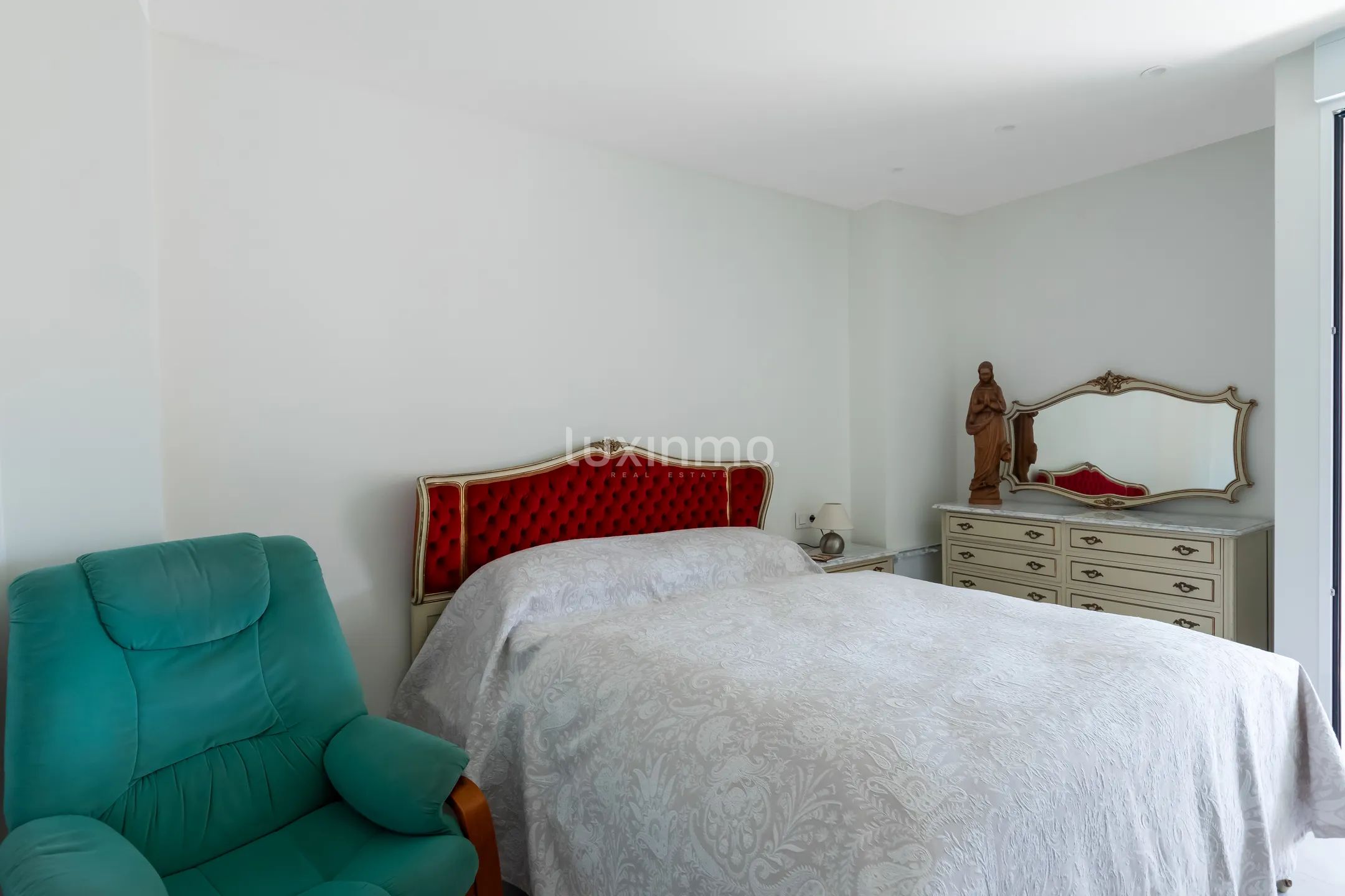 Atemberaubende komplett renovierte Wohnung mit Meerblick in Benidorm — photo 18