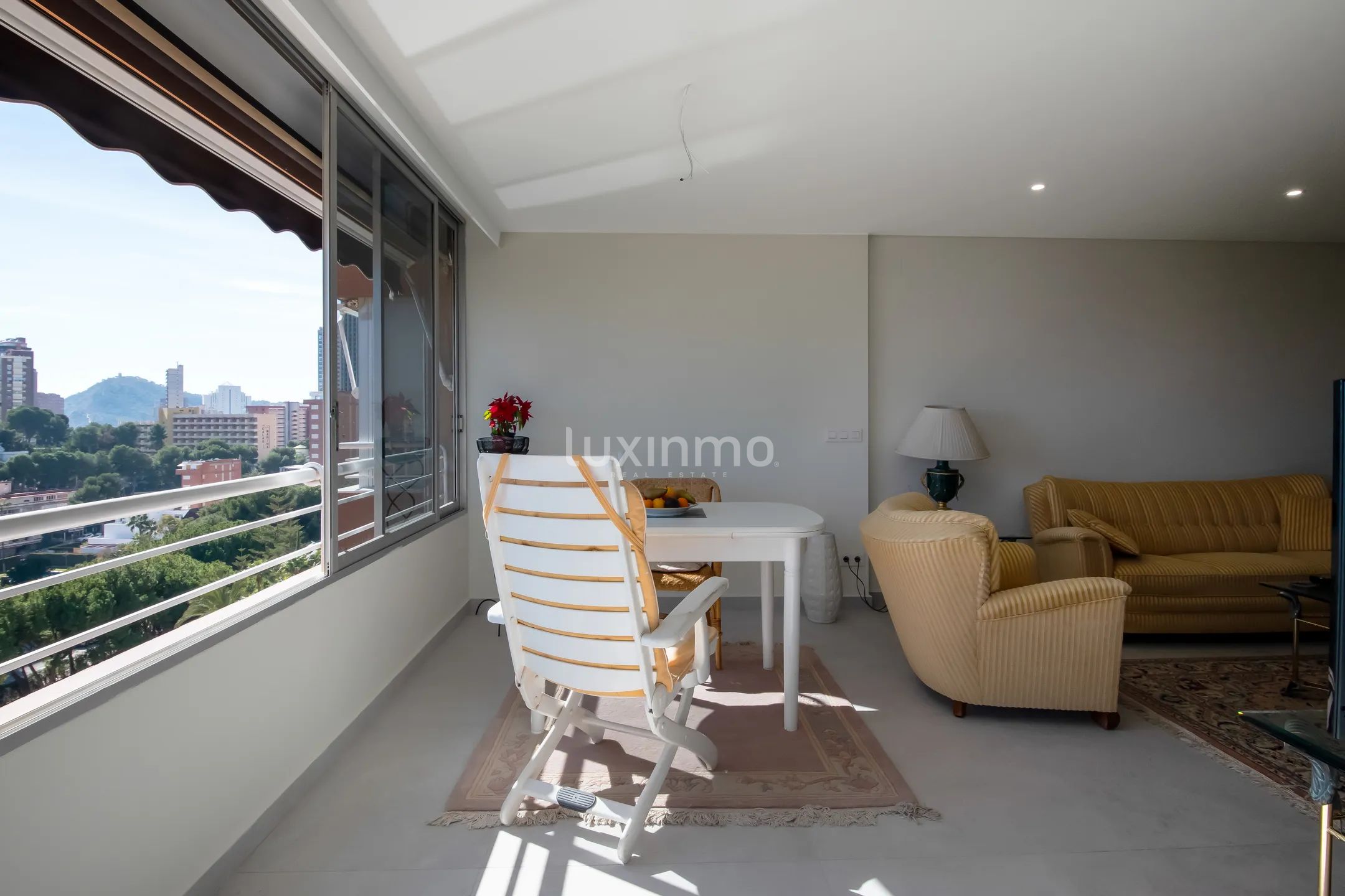 Atemberaubende komplett renovierte Wohnung mit Meerblick in Benidorm — photo 23