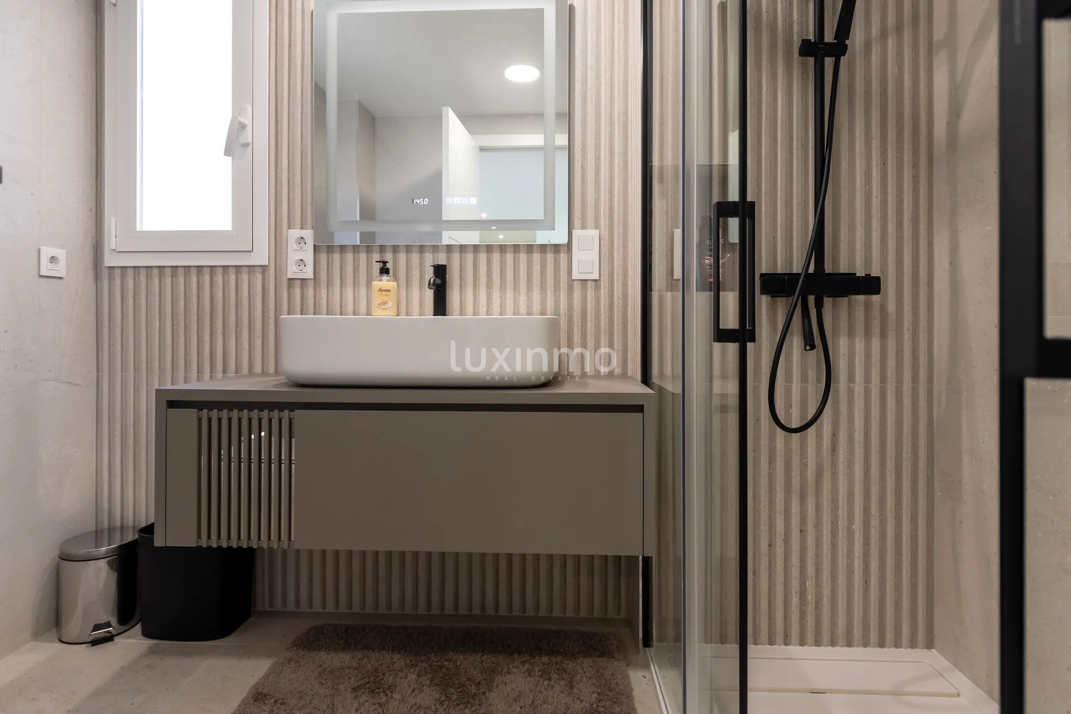 Atemberaubende komplett renovierte Wohnung mit Meerblick in Benidorm — photo 10