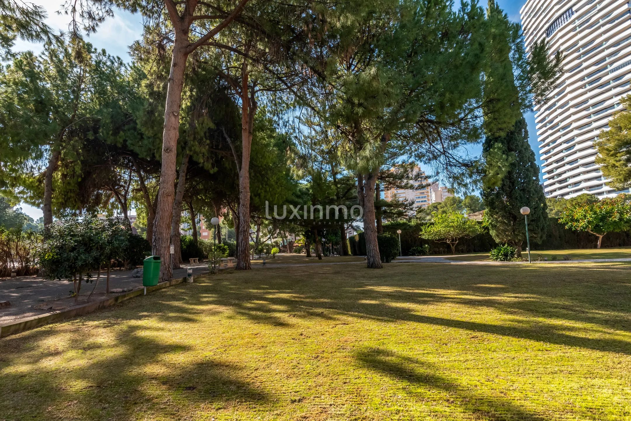 Atemberaubende komplett renovierte Wohnung mit Meerblick in Benidorm — photo 25