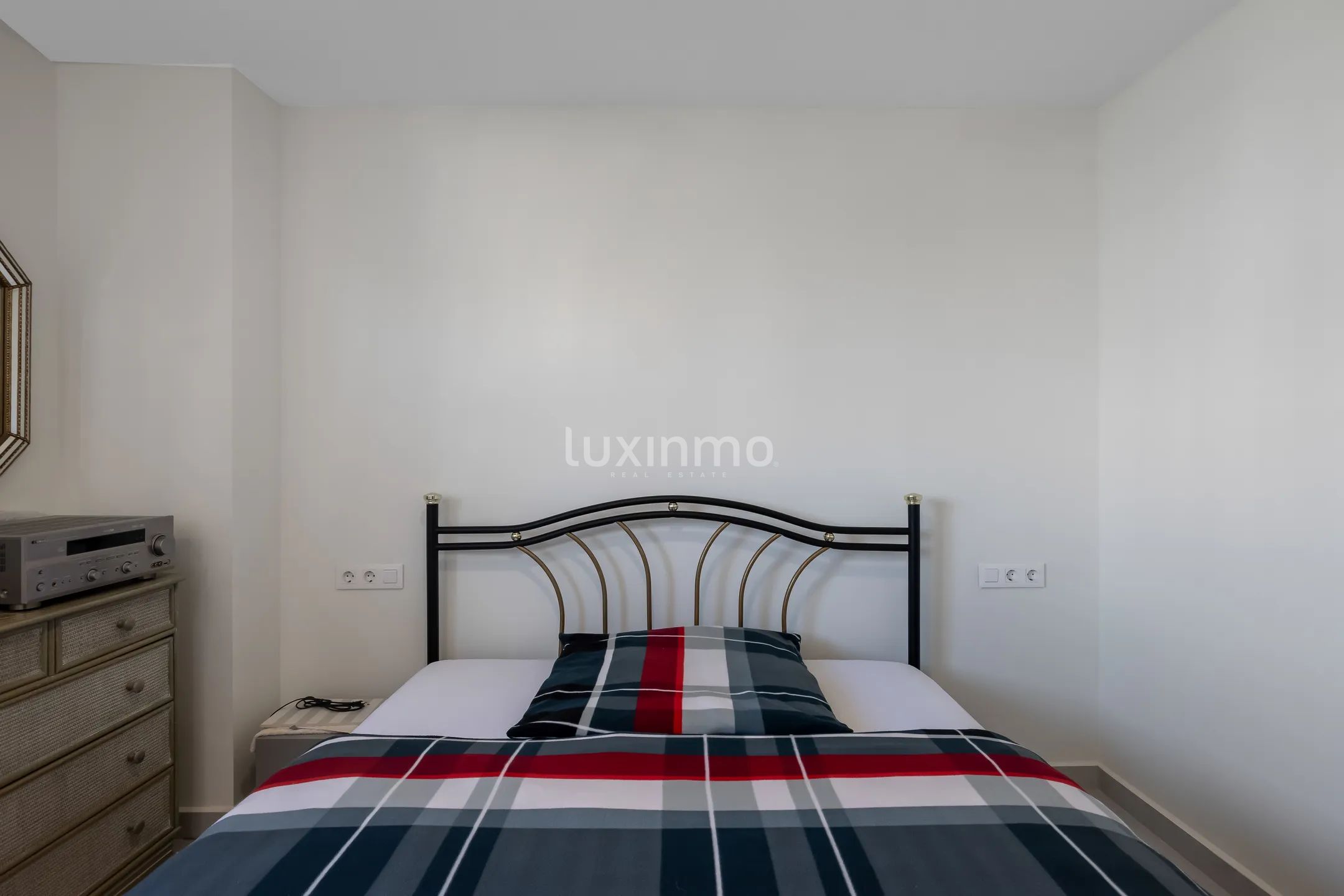 Atemberaubende komplett renovierte Wohnung mit Meerblick in Benidorm — photo 20