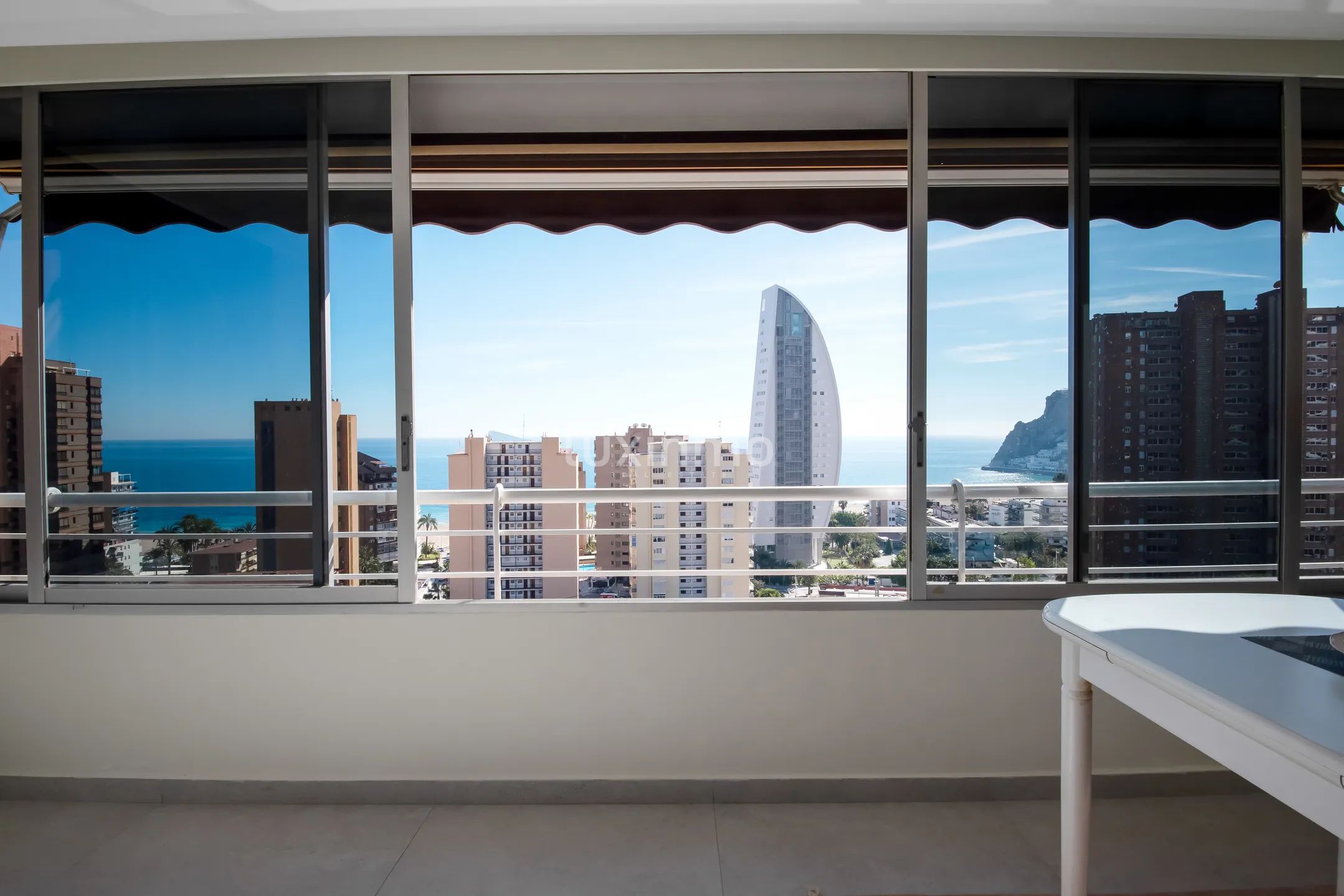 Stunning fully renovated Flat with Sea Views in Benidorm — photo 2