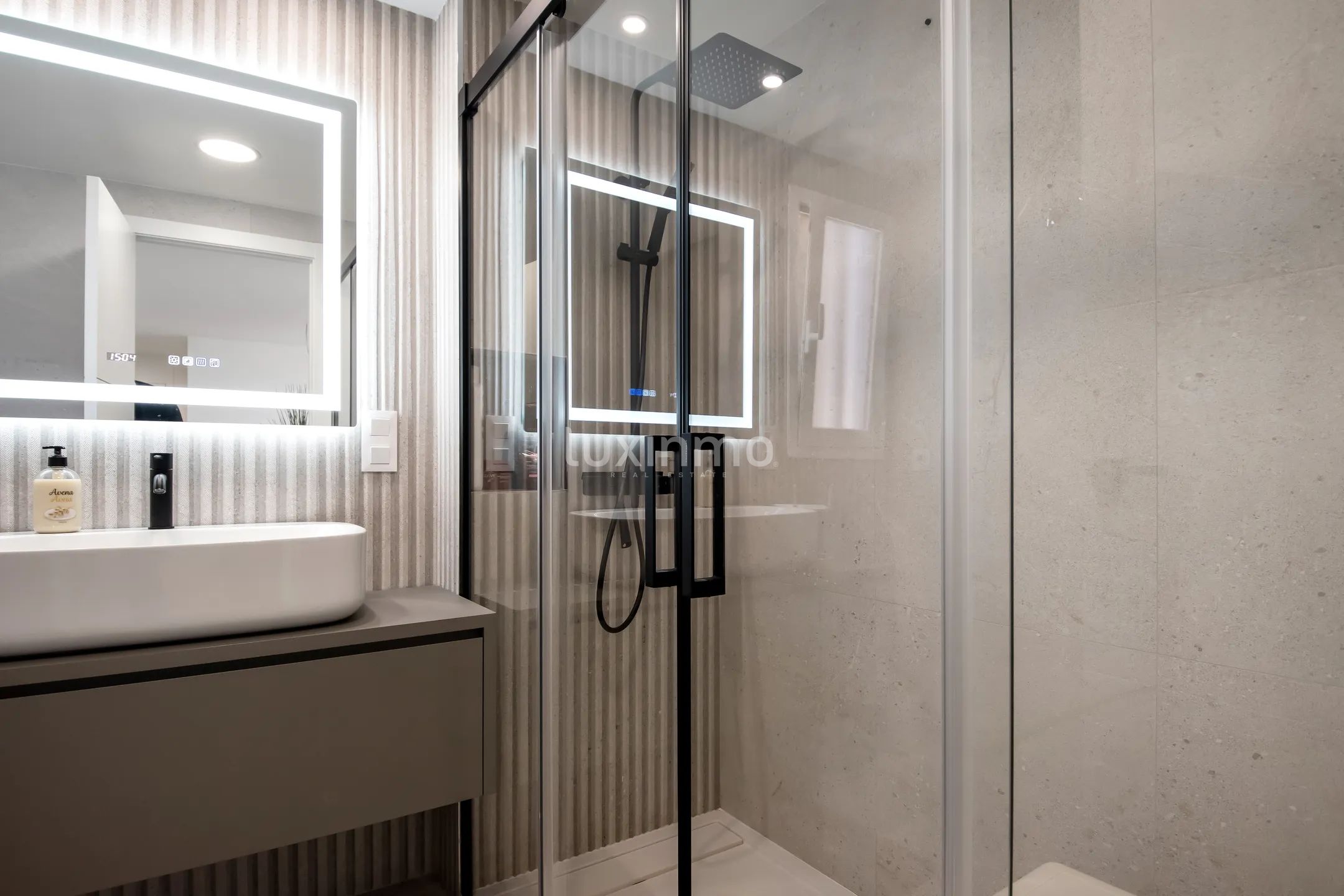 Atemberaubende komplett renovierte Wohnung mit Meerblick in Benidorm — photo 9