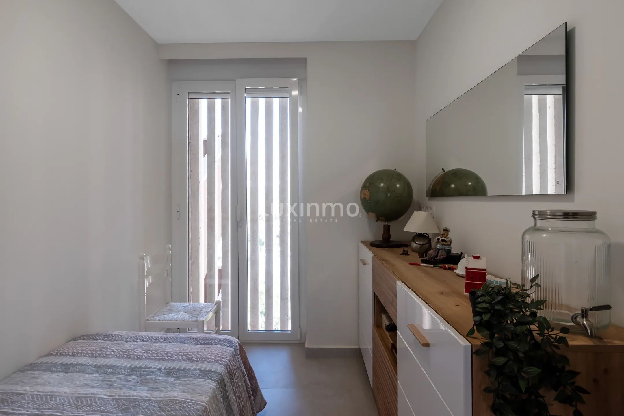 Atemberaubende komplett renovierte Wohnung mit Meerblick in Benidorm — photo 22