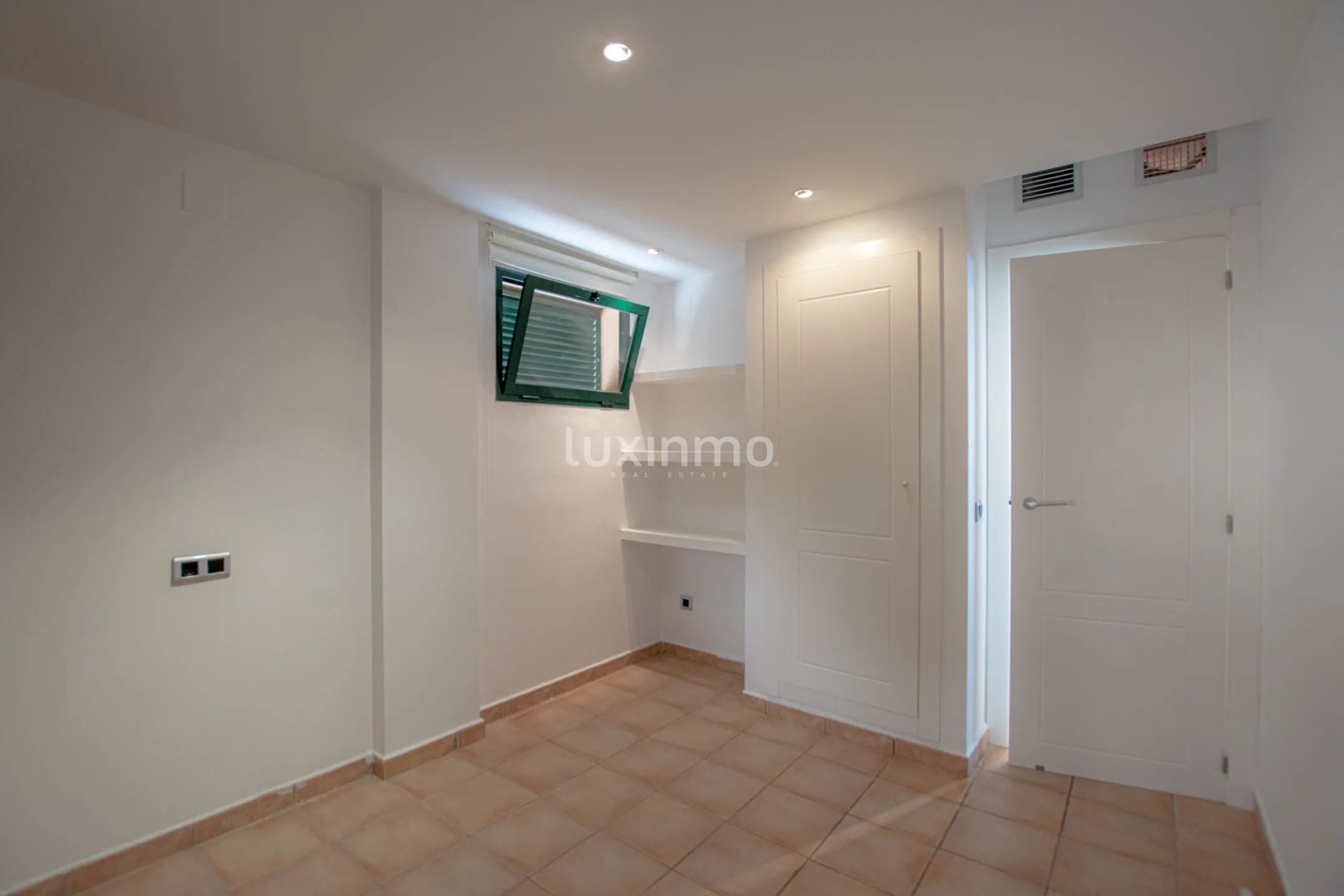 Appartement met zeezicht te huur in Mascarat — photo 13