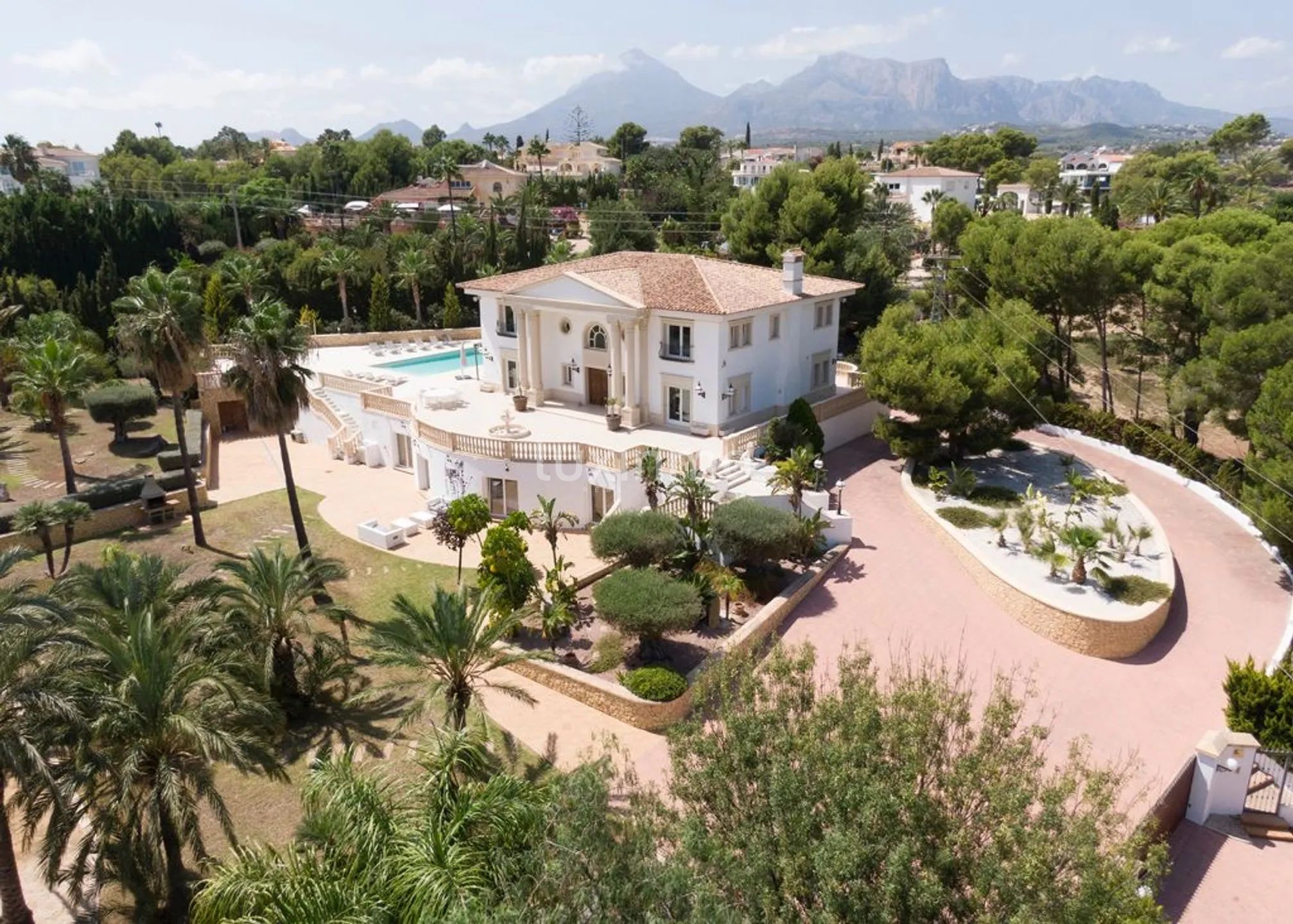 Prachtig herenhuis met zwembad te koop in Altea