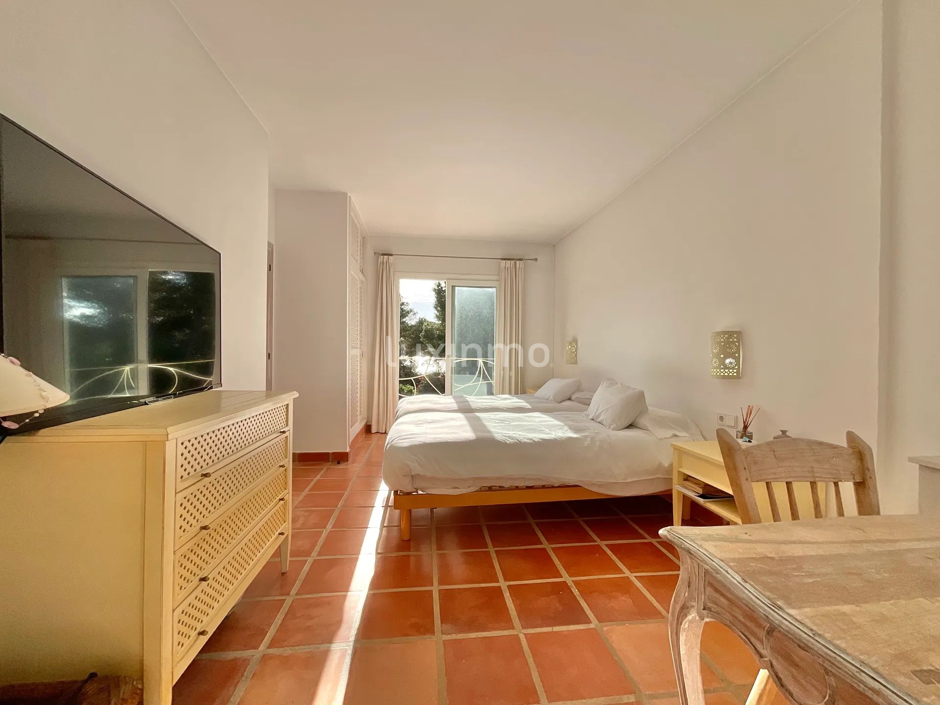 Beautiful 4 bedroom villa ideally located in the South of Ibiza — photo 12