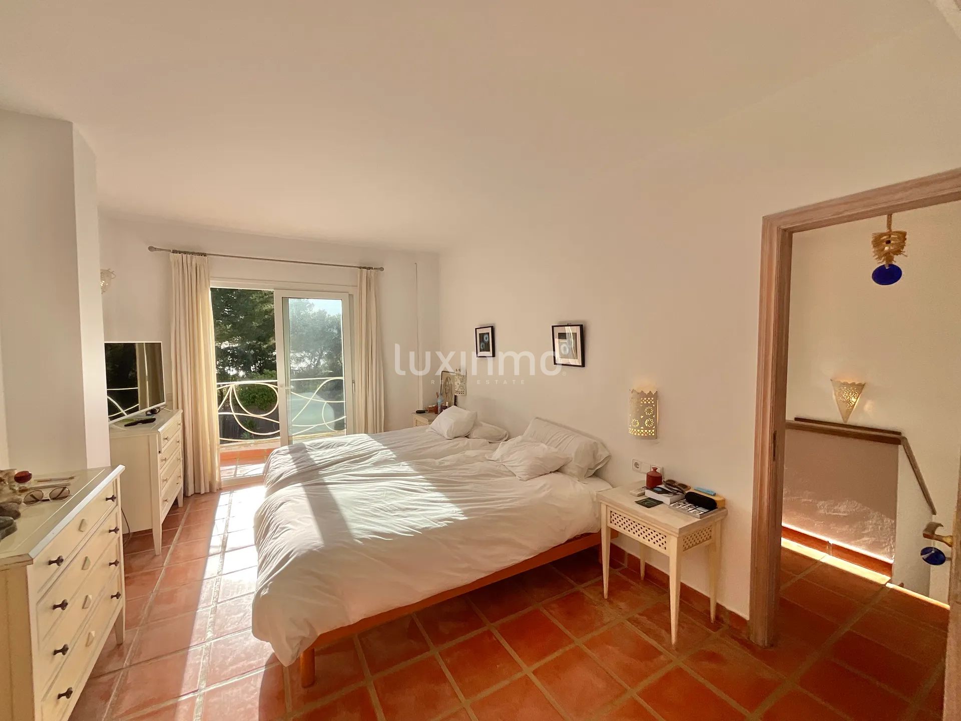 Vacker villa med 4 sovrum idealiskt beläget i södra Ibiza — photo 9