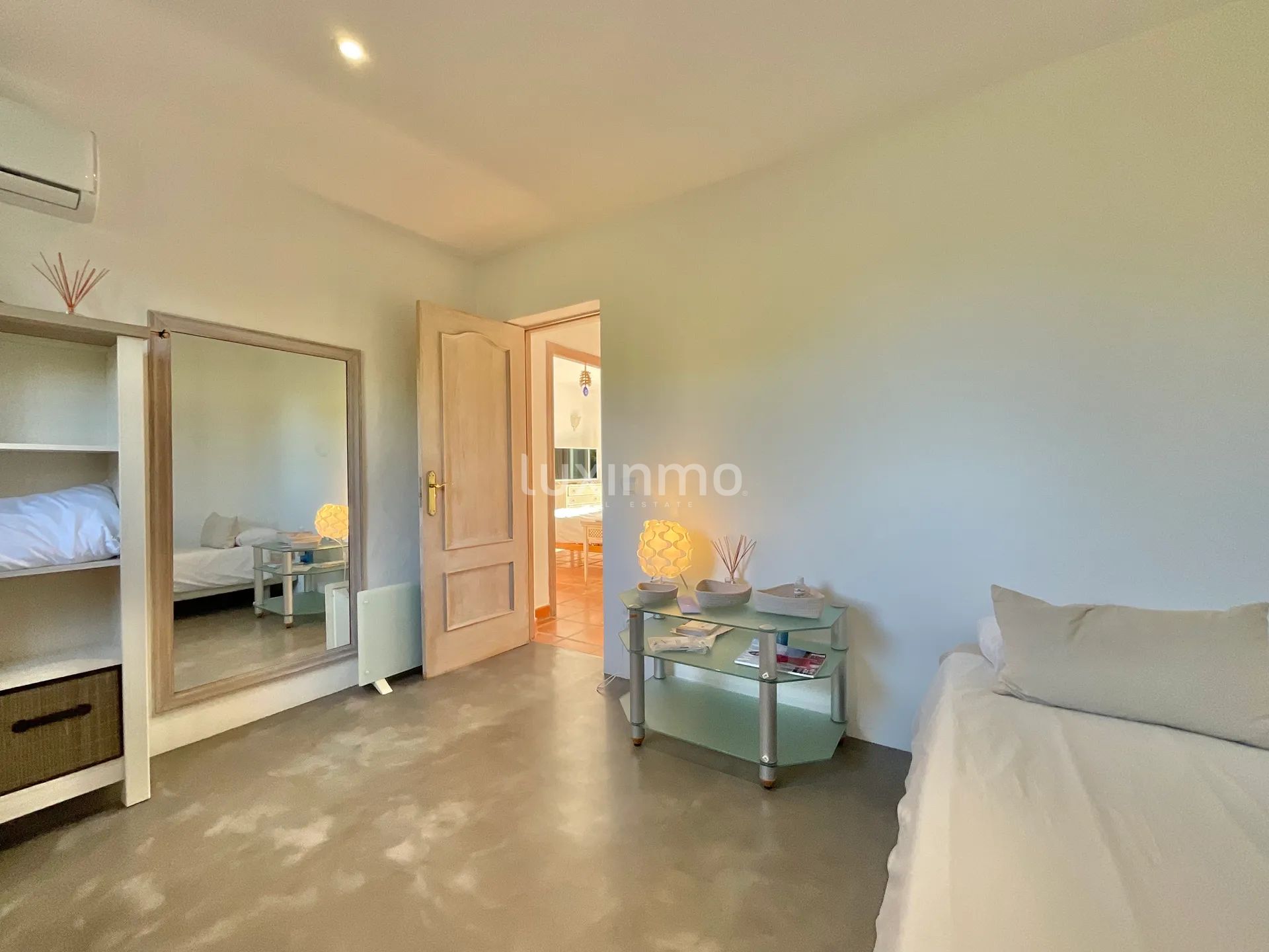 Beautiful 4 bedroom villa ideally located in the South of Ibiza — photo 17