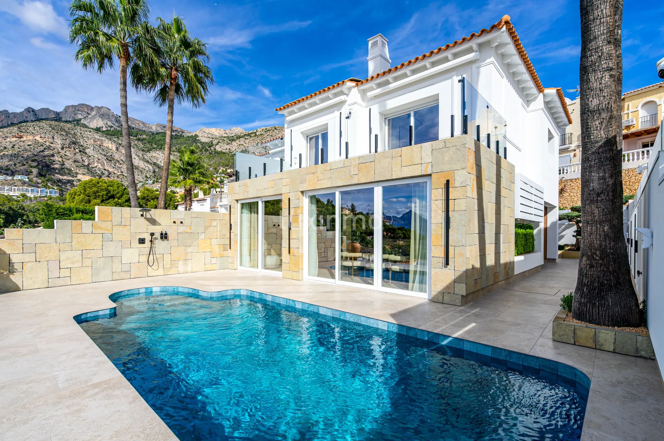 Terraced house with designer renovation and sea views in Altea Hills — photo 1