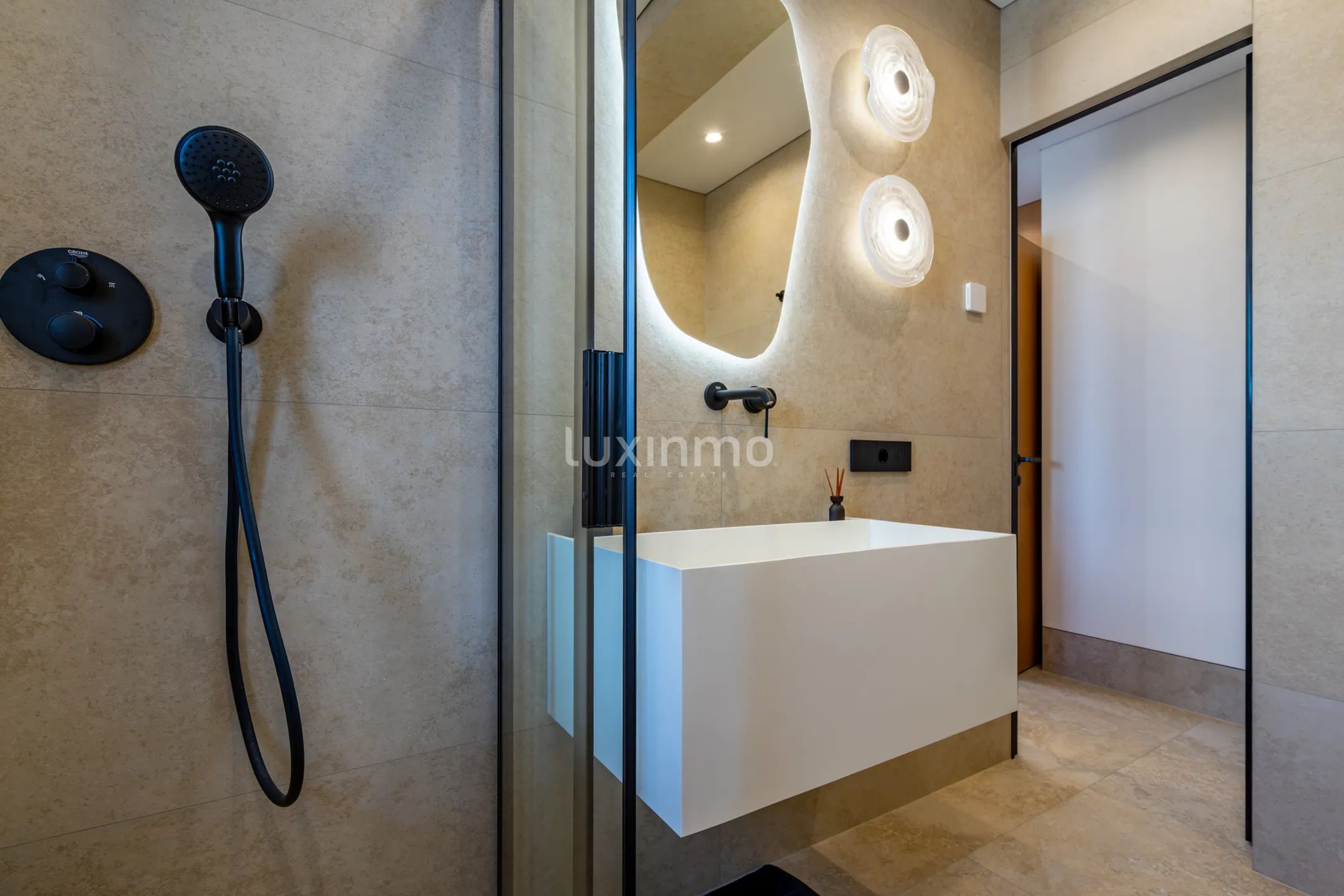 Terraced house with designer renovation and sea views in Altea Hills — photo 40