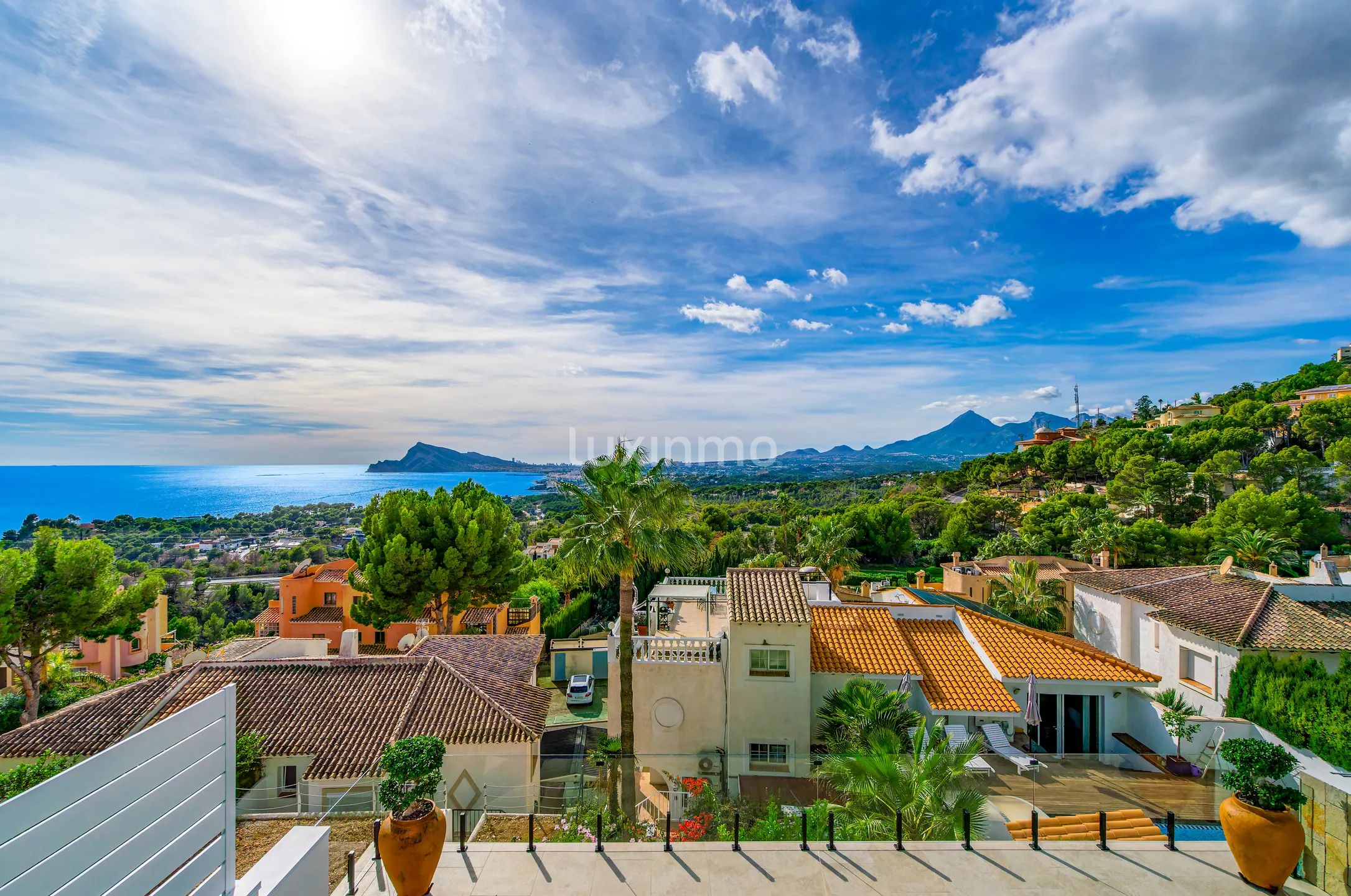 Terraced house with designer renovation and sea views in Altea Hills — photo 43