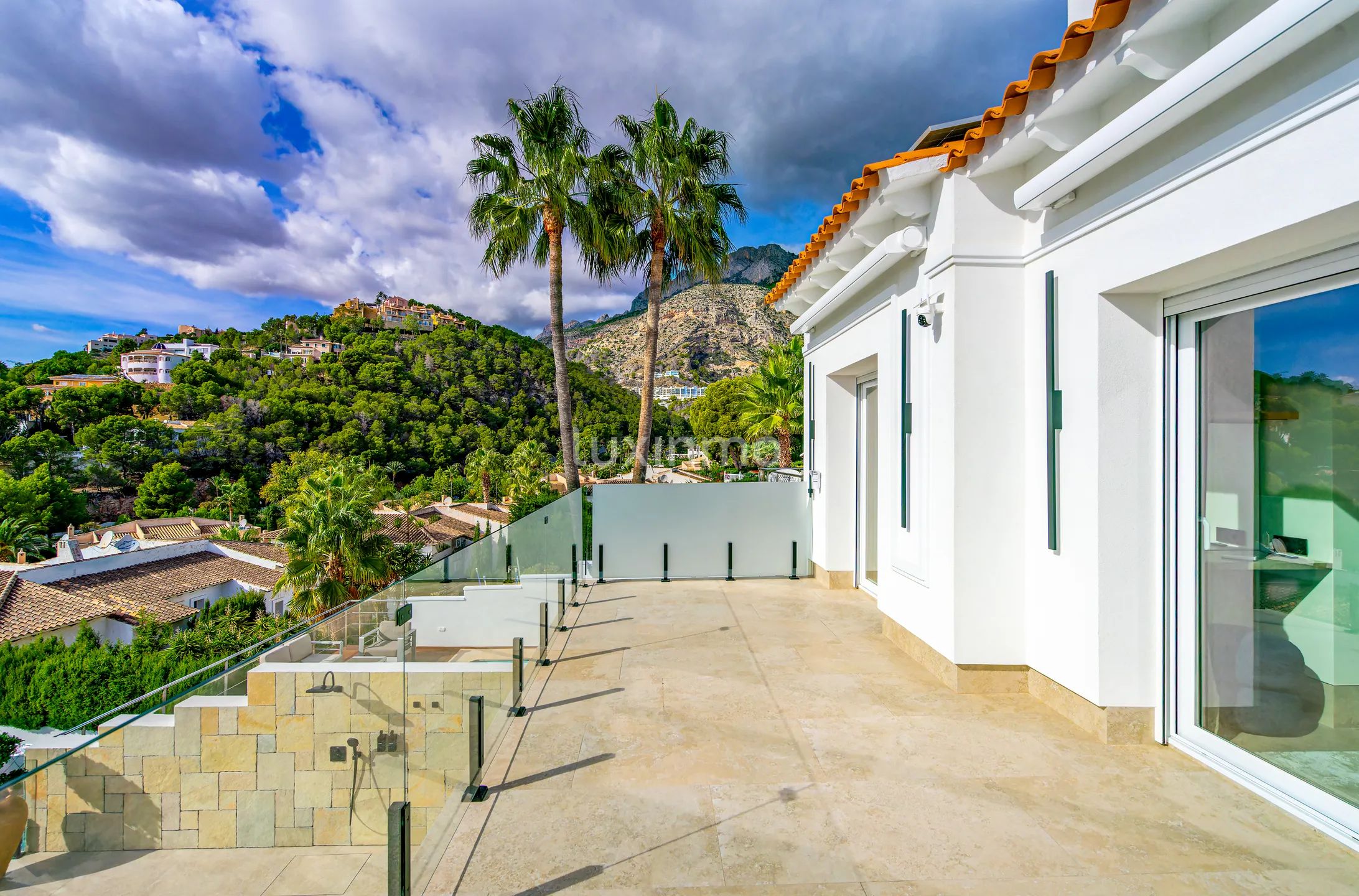 Terraced house with designer renovation and sea views in Altea Hills — photo 41