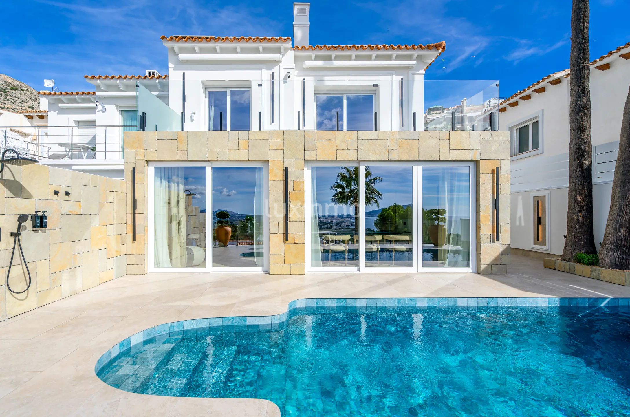 Terraced house with designer renovation and sea views in Altea Hills — photo 3