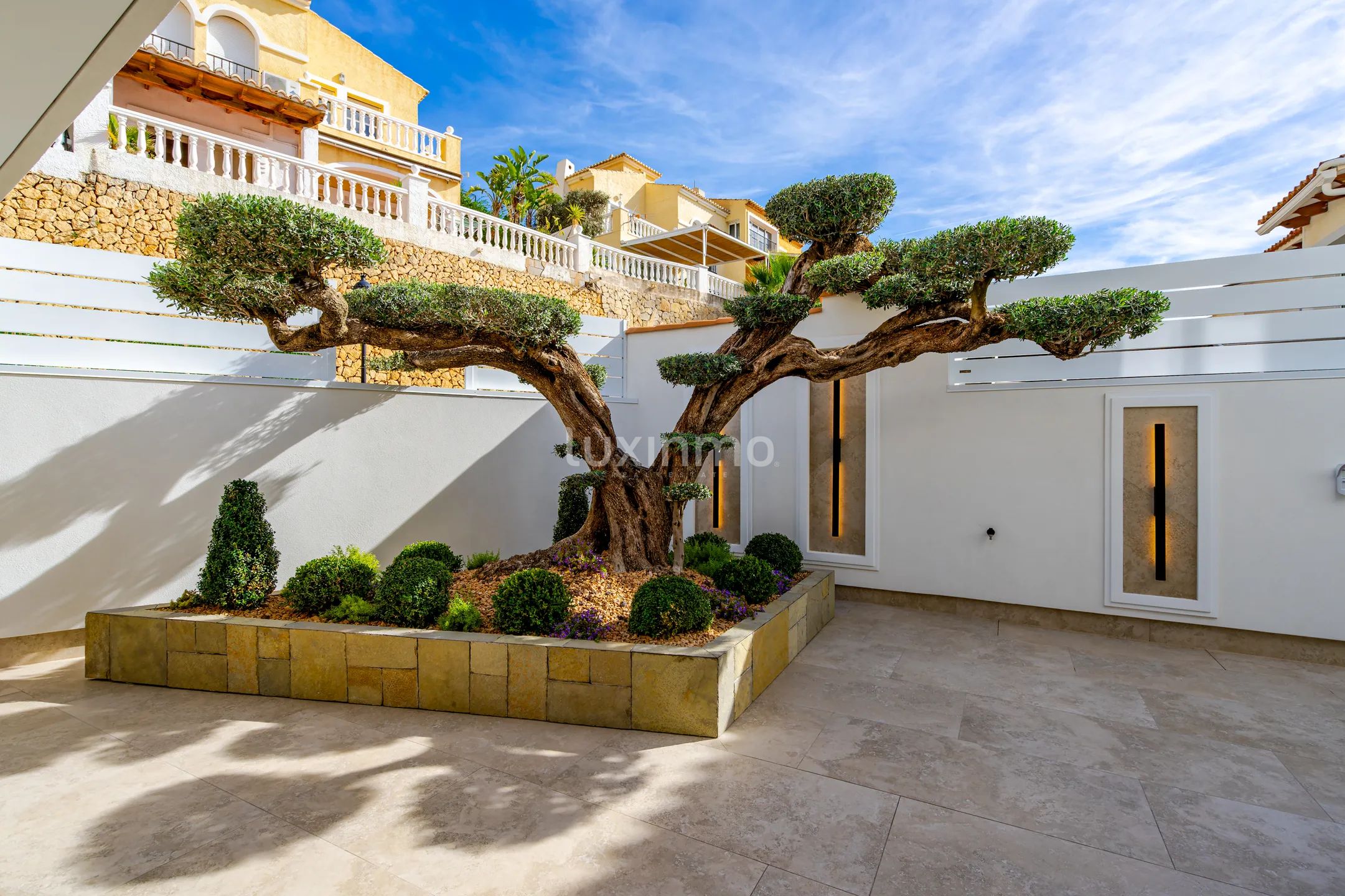 Terraced house with designer renovation and sea views in Altea Hills — photo 44