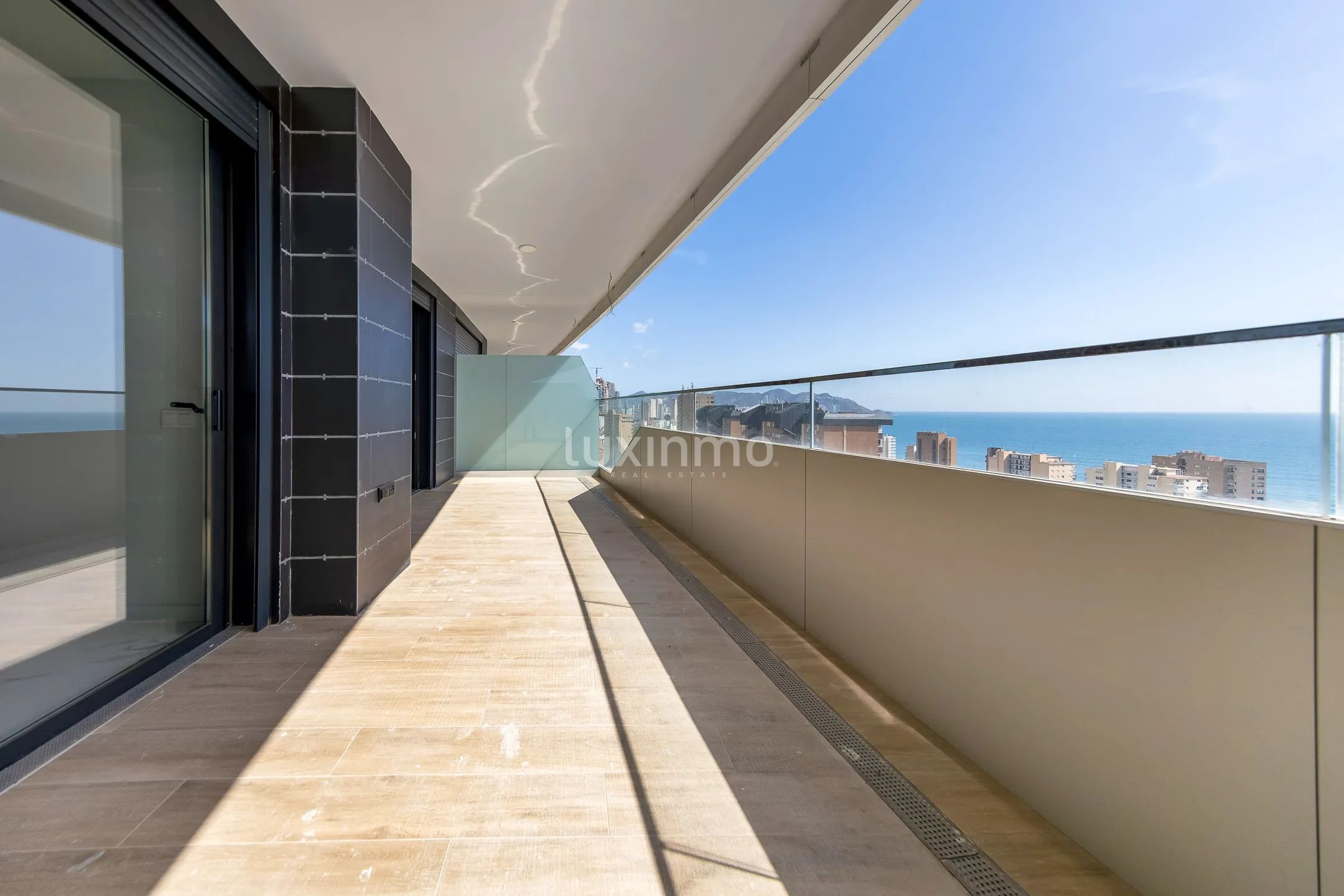 Modern appartement met 2 slaapkamers te koop met uitzicht op zee — photo 2