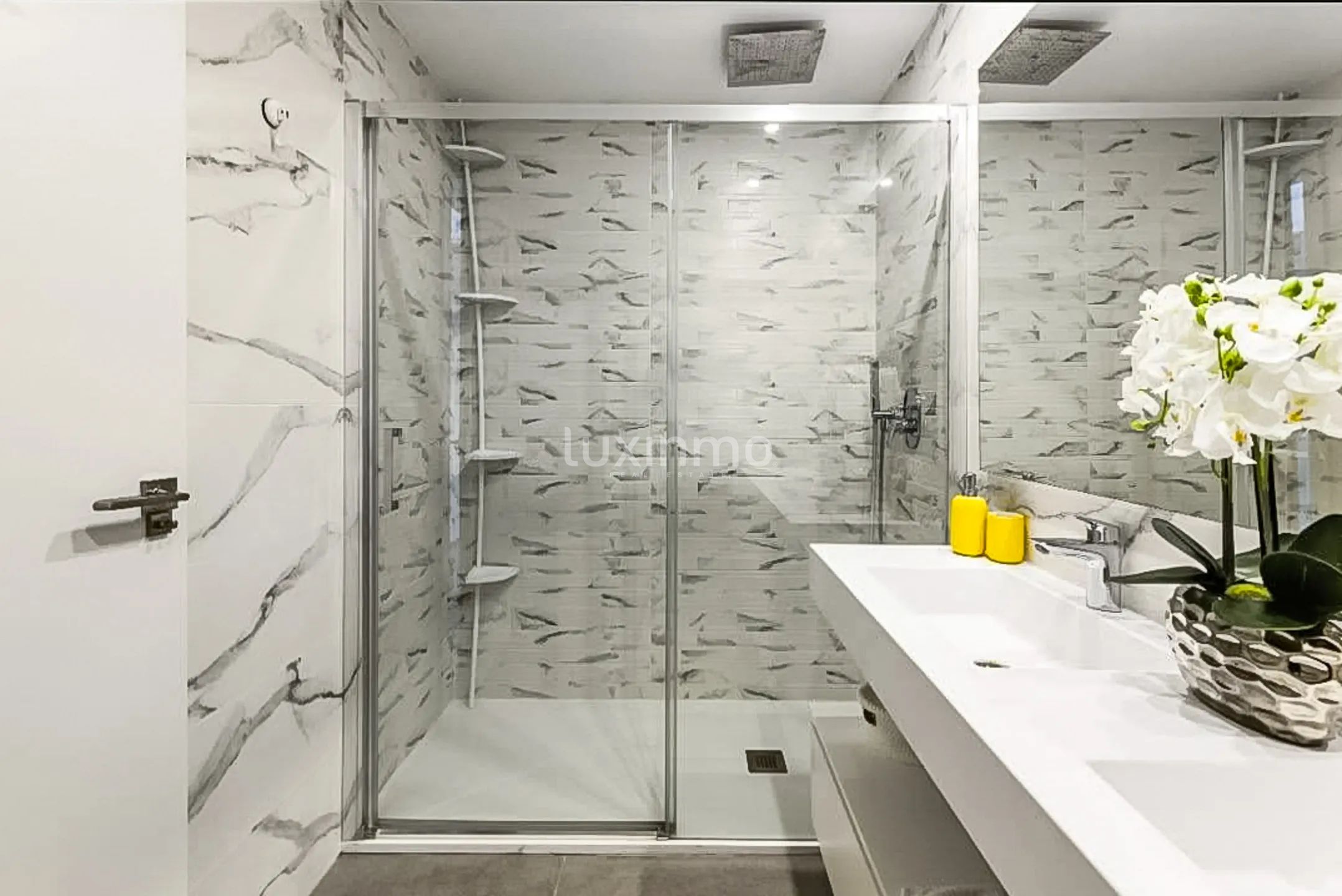 Oszałamiający nowoczesny apartament na sprzedaż w Playa de Poniente — photo 19