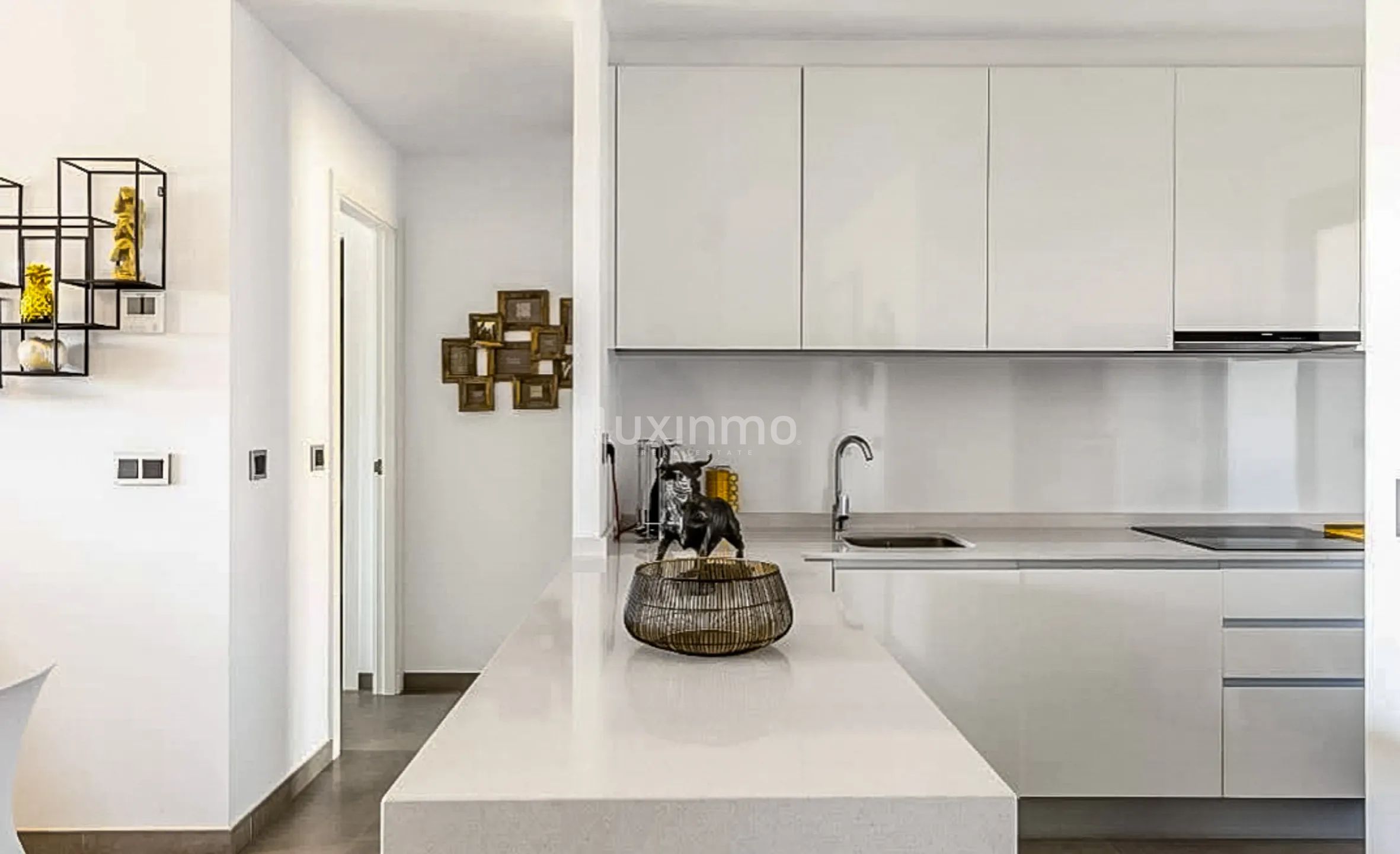 Oszałamiający nowoczesny apartament na sprzedaż w Playa de Poniente — photo 12