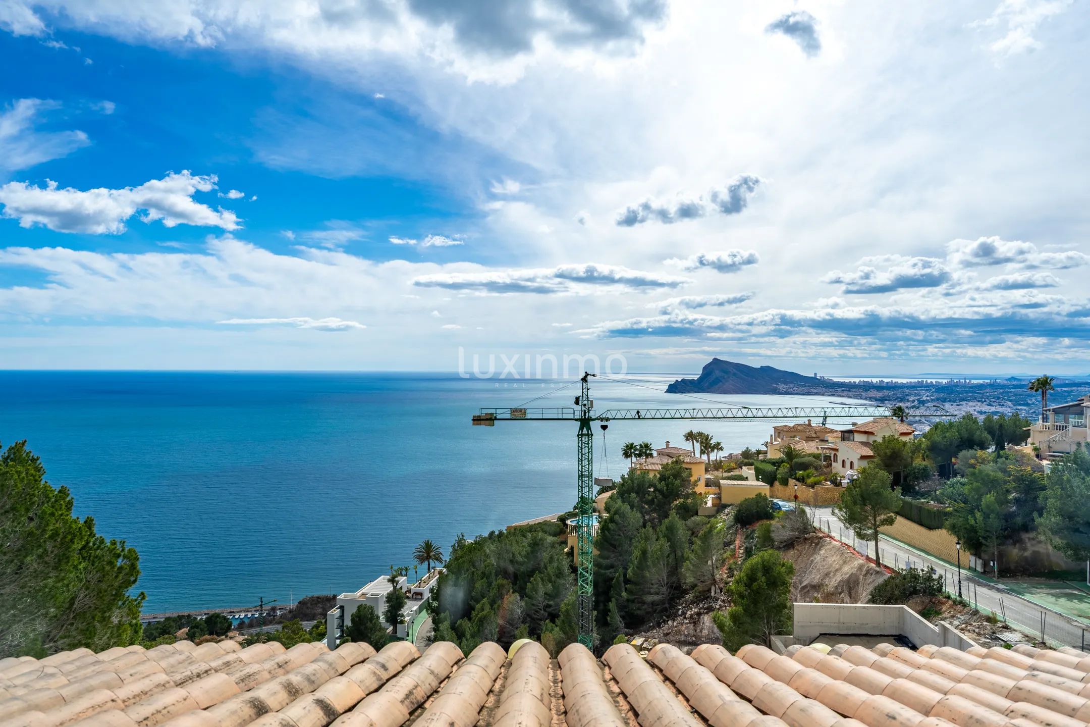 Villa with spectacular sea views for rent in Altea Hills — photo 46