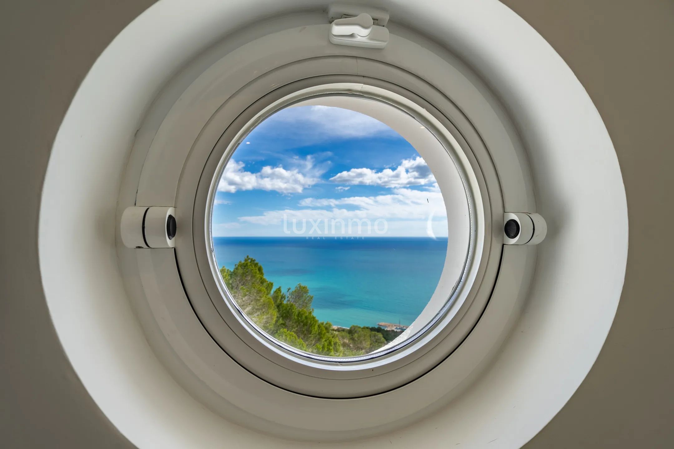 Villa with spectacular sea views for rent in Altea Hills — photo 22