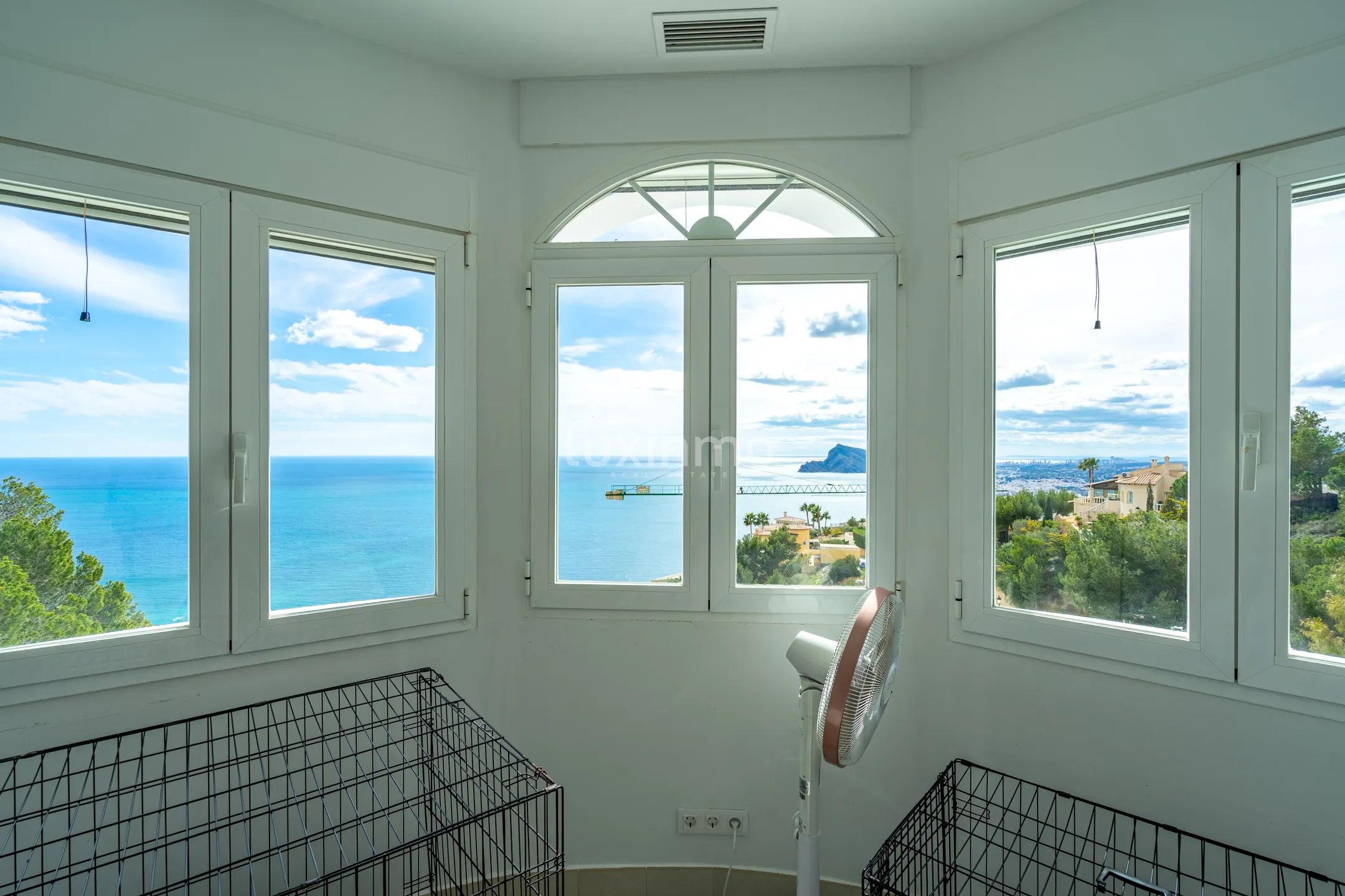 Villa with spectacular sea views for rent in Altea Hills — photo 27