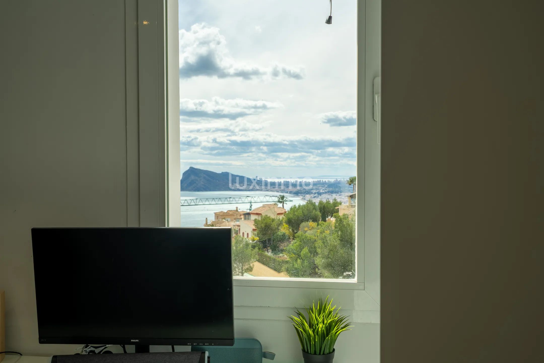 Villa with spectacular sea views for rent in Altea Hills — photo 20