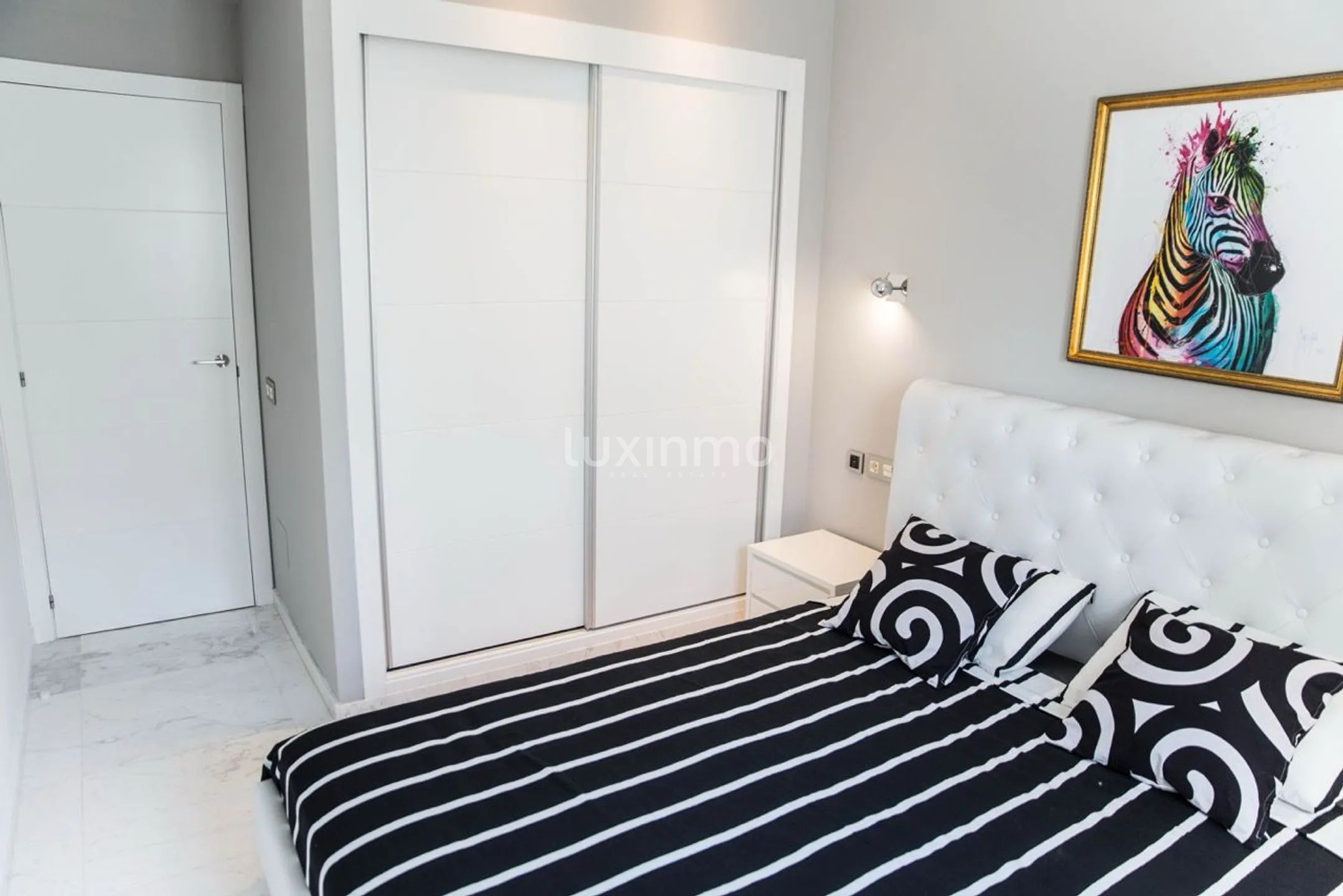 Luxurious Frontline Penthouse in Royal Beach Building — photo 24