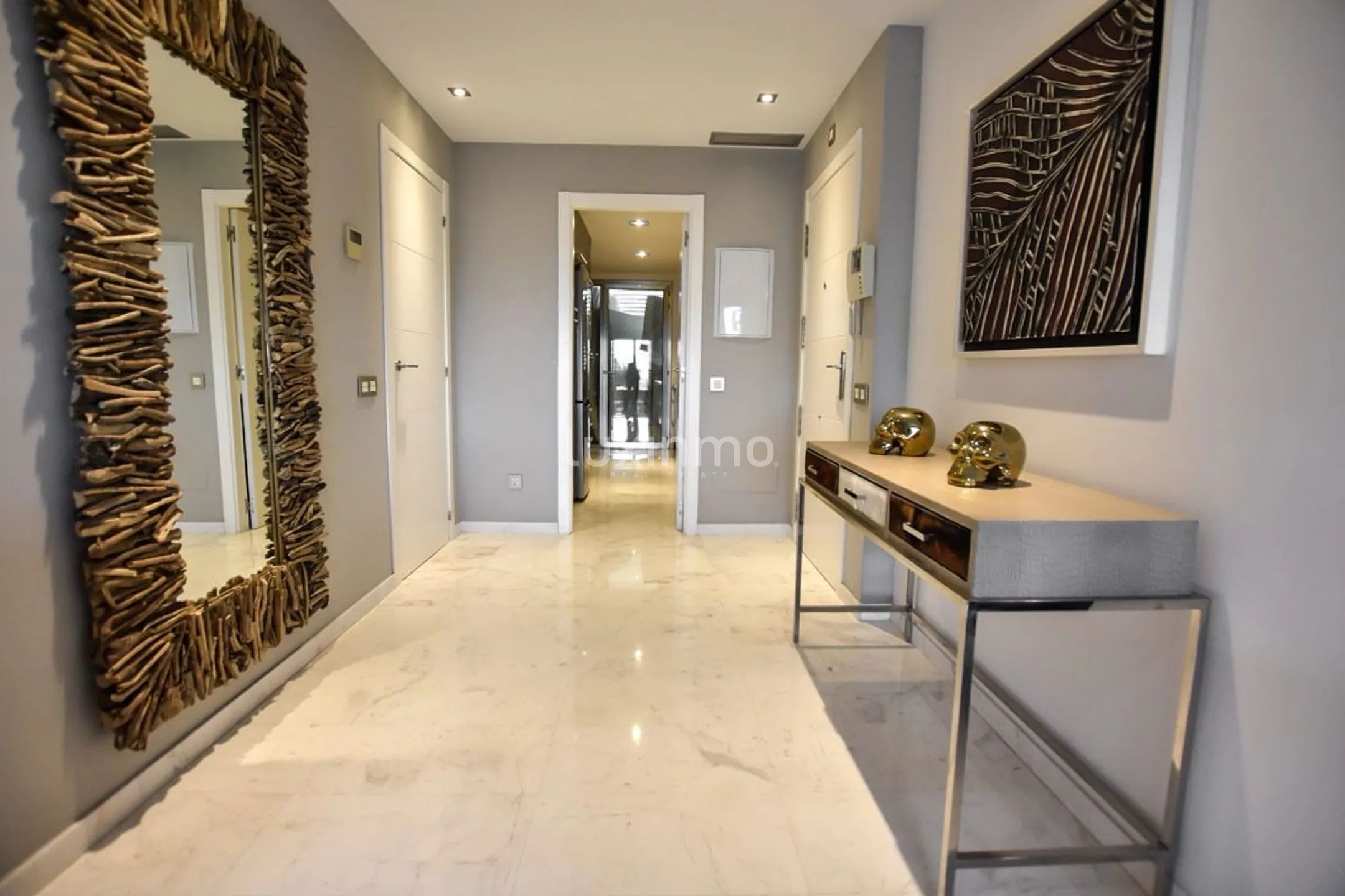 Luxurious Frontline Penthouse in Royal Beach Building — photo 18