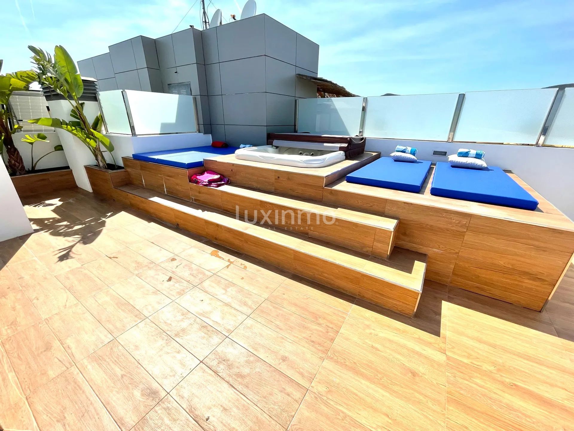 Luxurious Frontline Penthouse in Royal Beach Building — photo 10