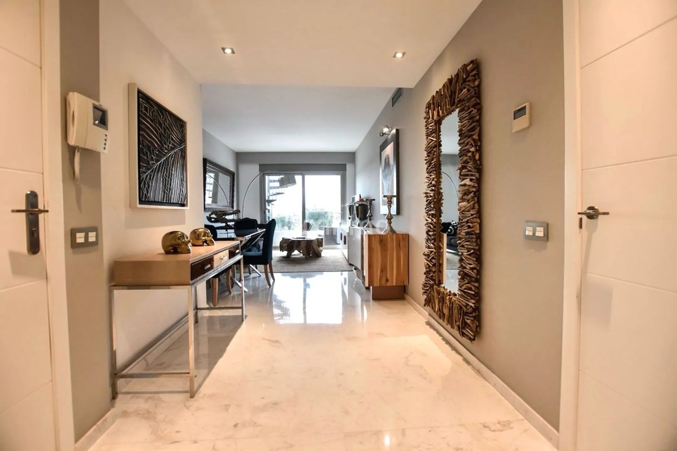 Luxurious Frontline Penthouse in Royal Beach Building — photo 15