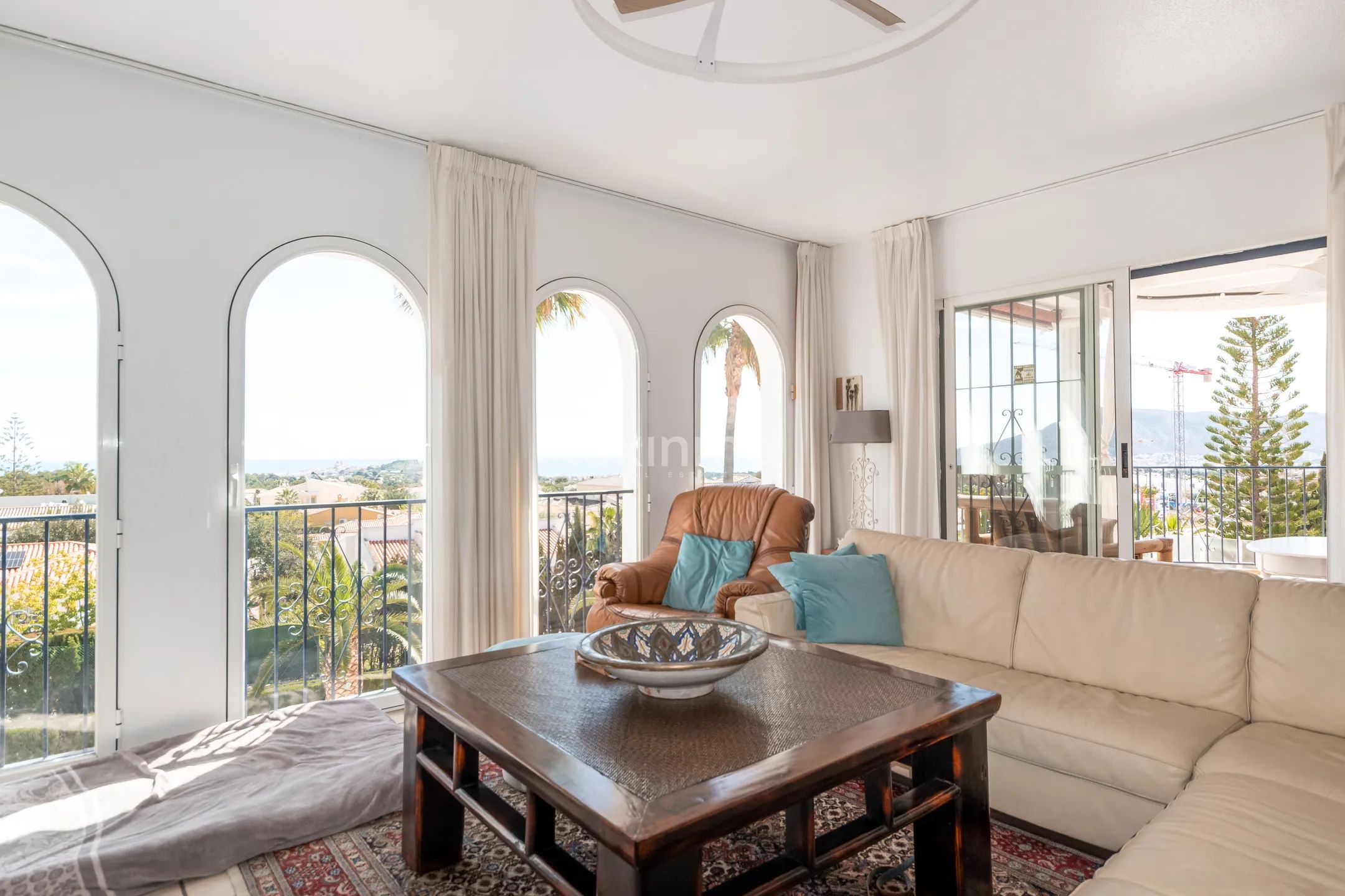 Impresionante villa con vistas al mar y montaña La Nucia — photo 13