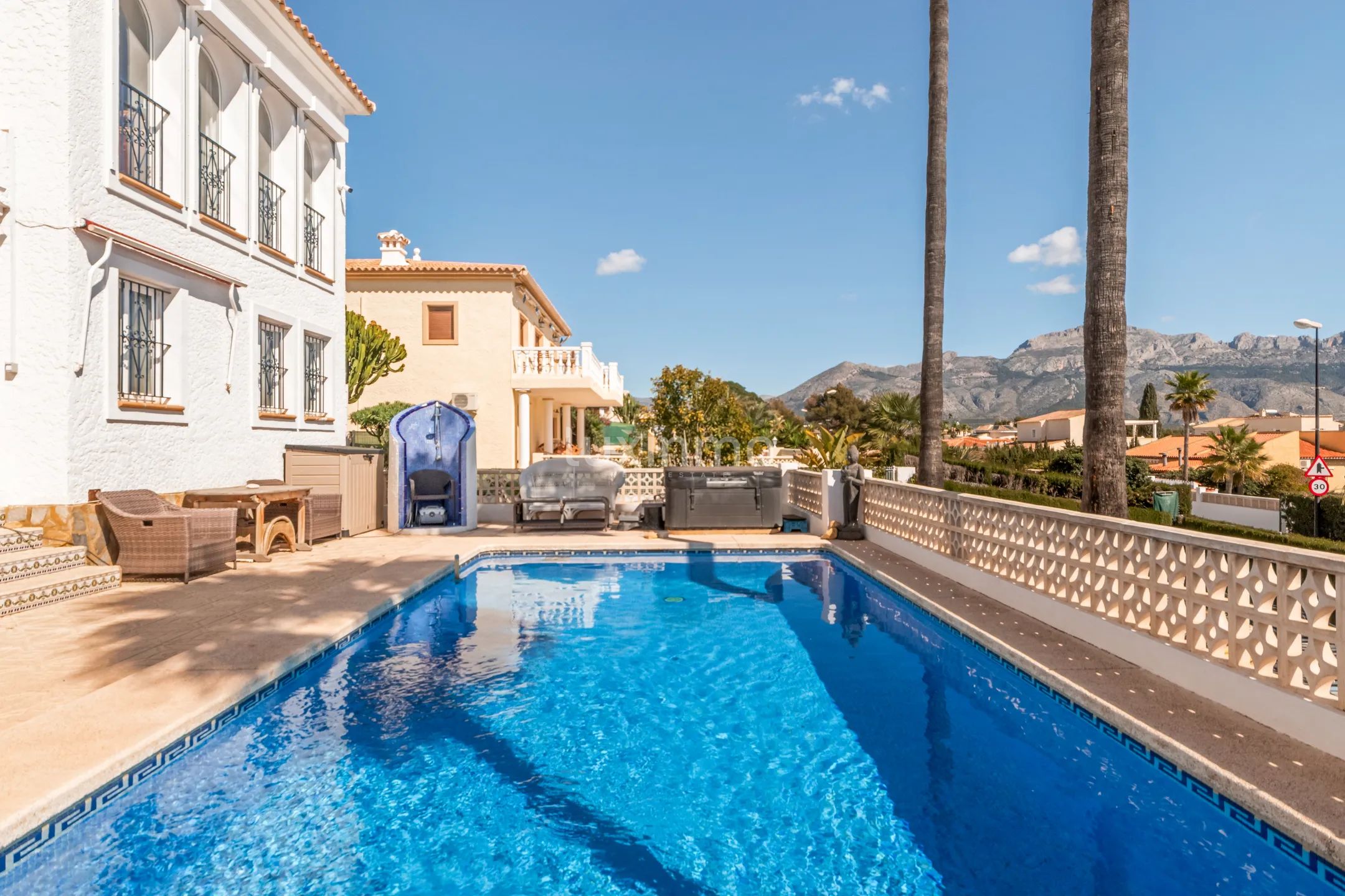 Impresionante villa con vistas al mar y montaña La Nucia — photo 9