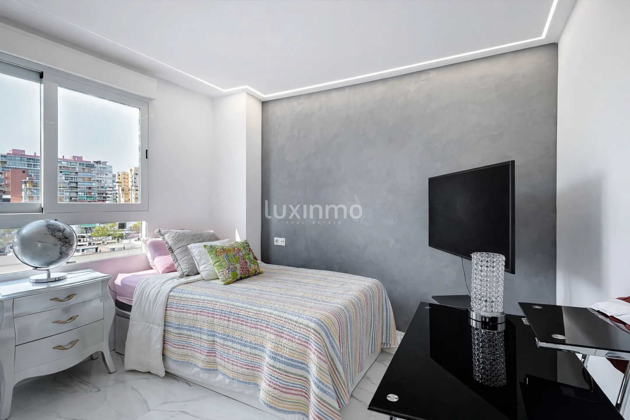 Completely refurbished 5 bedroom flat in Playa de San Juan — photo 11