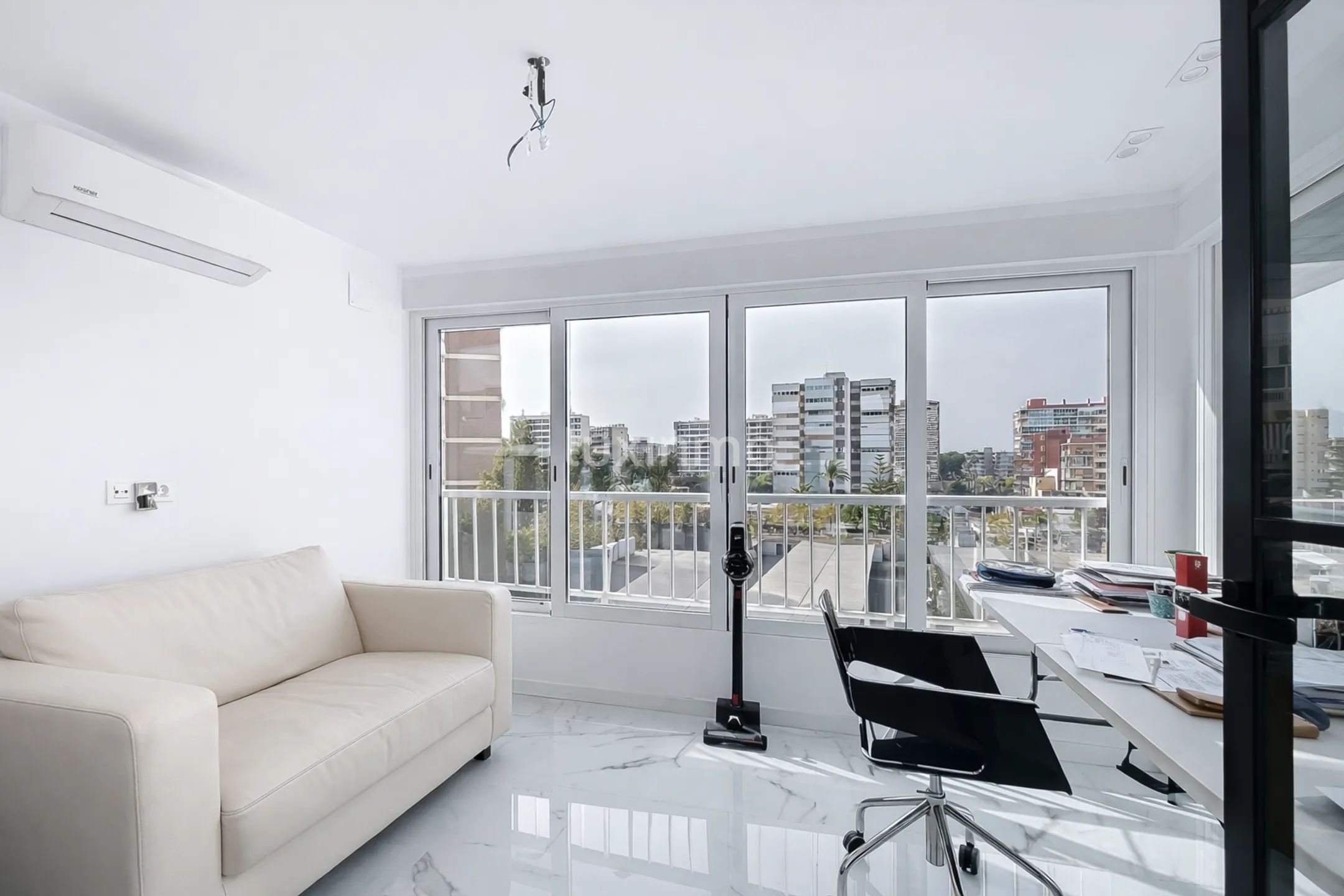 Completely refurbished 5 bedroom flat in Playa de San Juan — photo 15