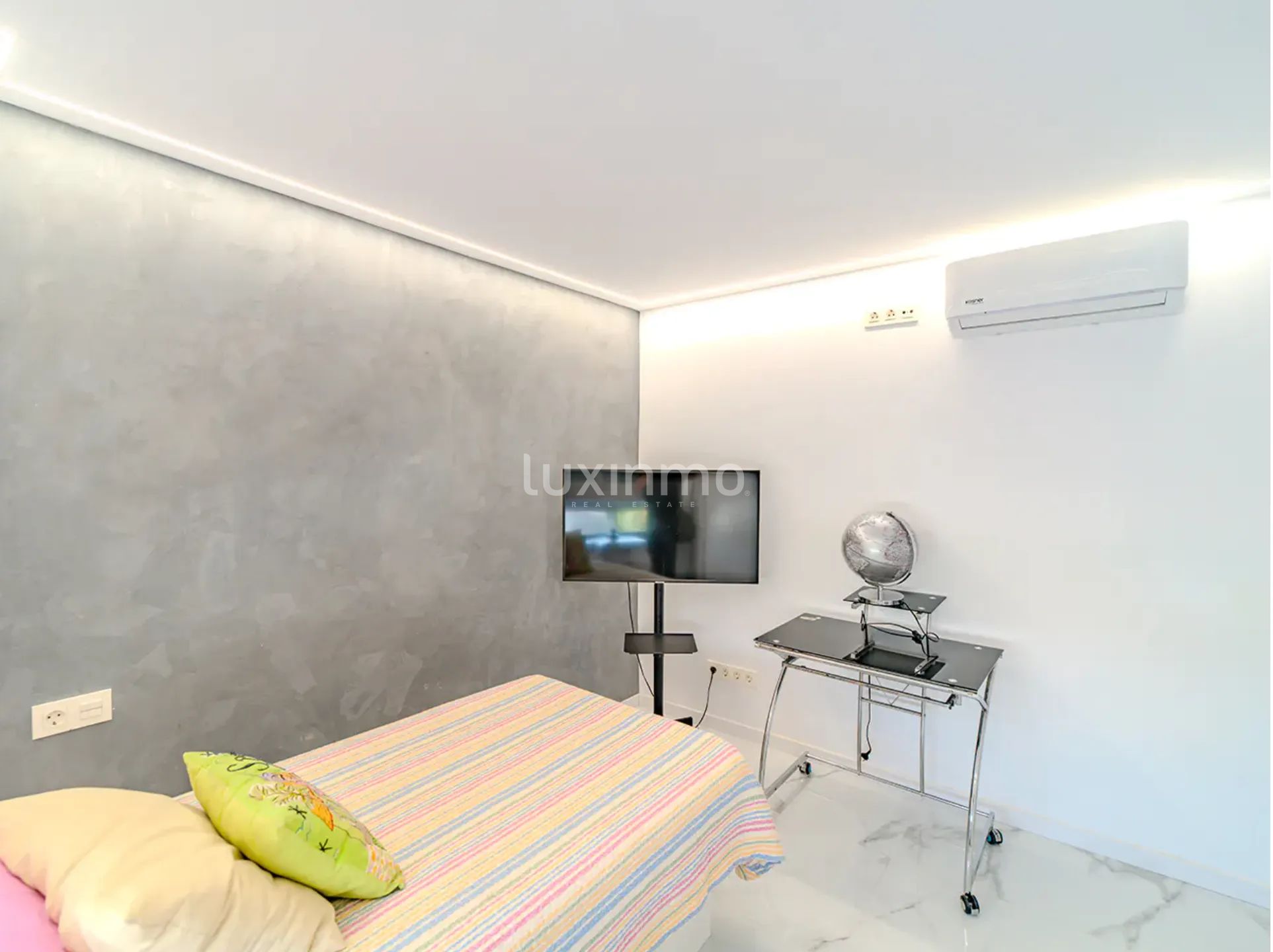 Completely refurbished 5 bedroom flat in Playa de San Juan — photo 13