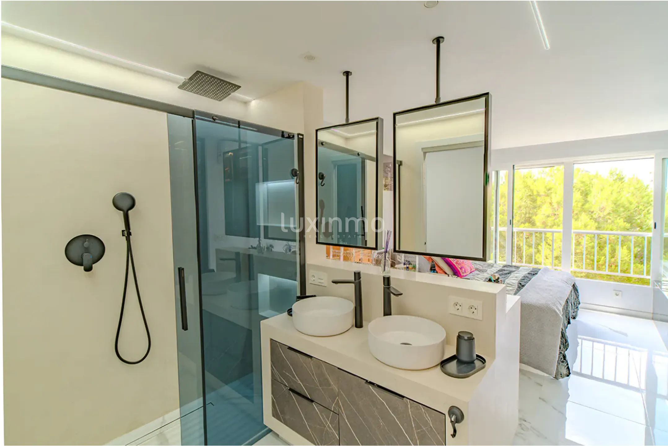 Completely refurbished 5 bedroom flat in Playa de San Juan — photo 9