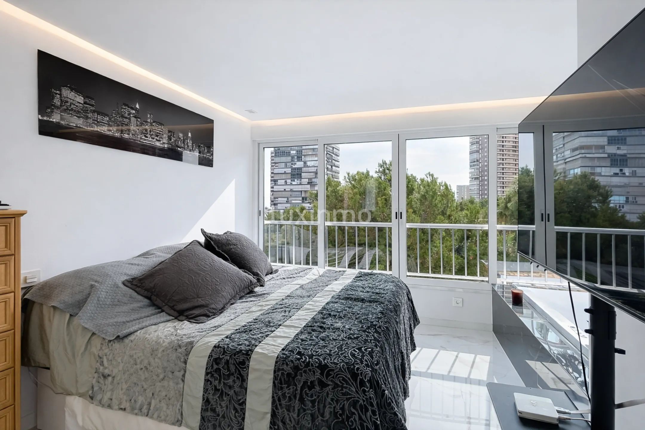 Completely refurbished 5 bedroom flat in Playa de San Juan — photo 10