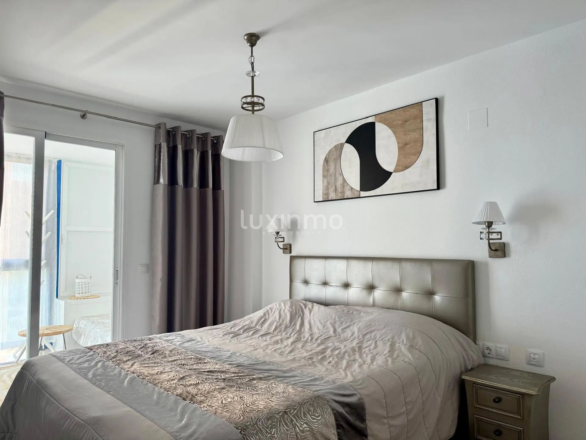 Modern Penthouse with Rooftop Terrace — photo 11