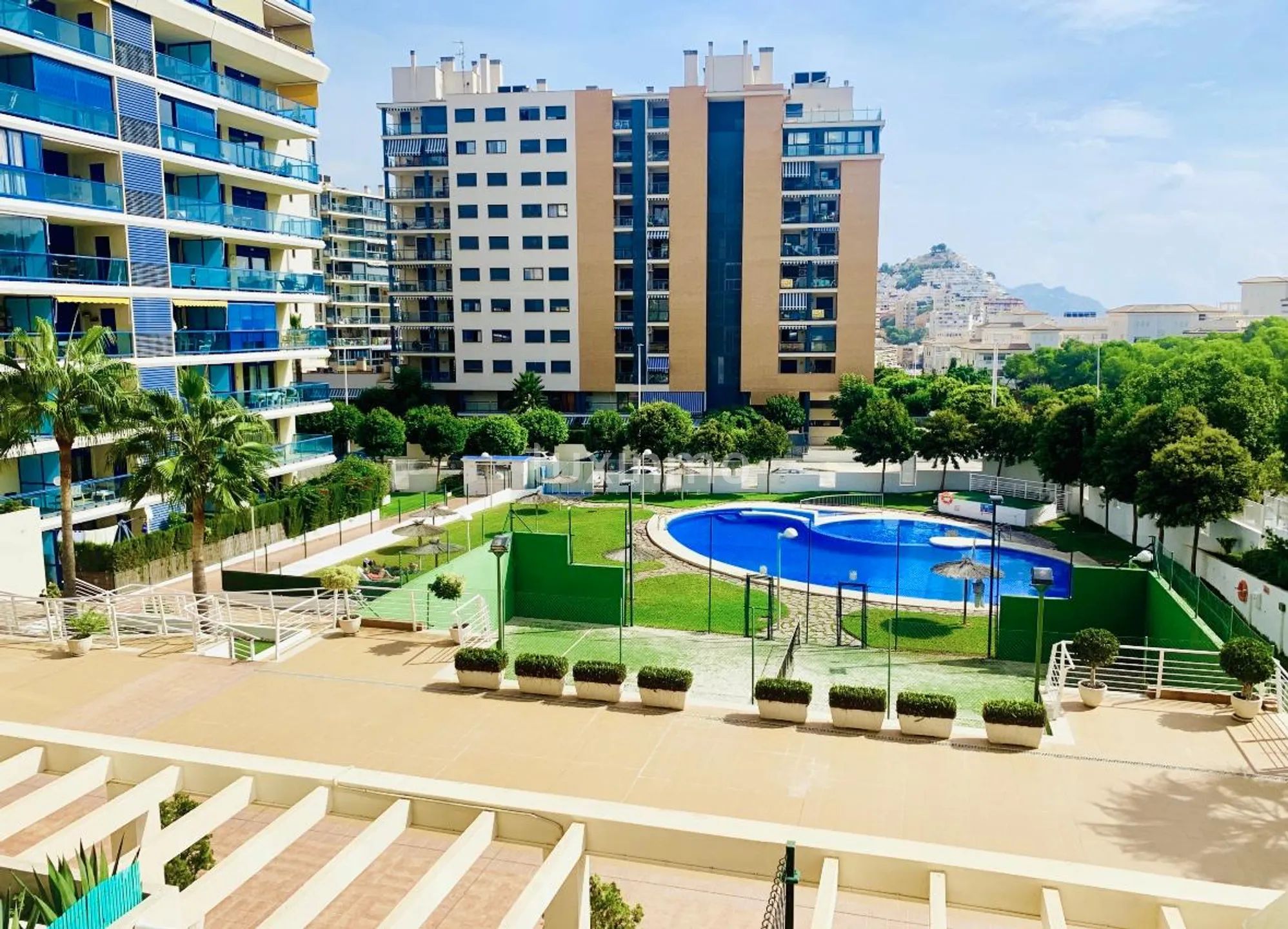 Modern Penthouse with Rooftop Terrace — photo 19