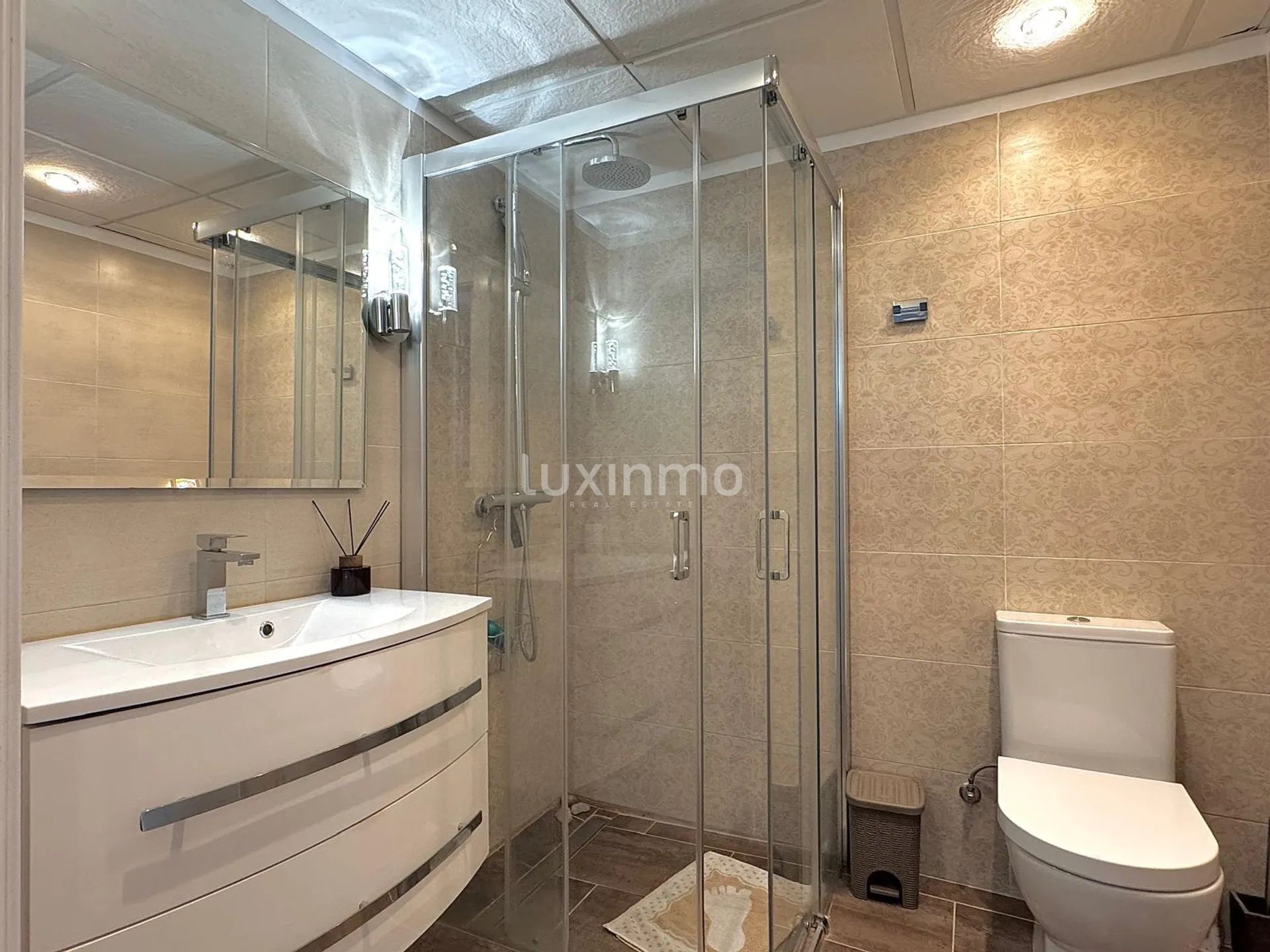 Modern Penthouse with Rooftop Terrace — photo 12