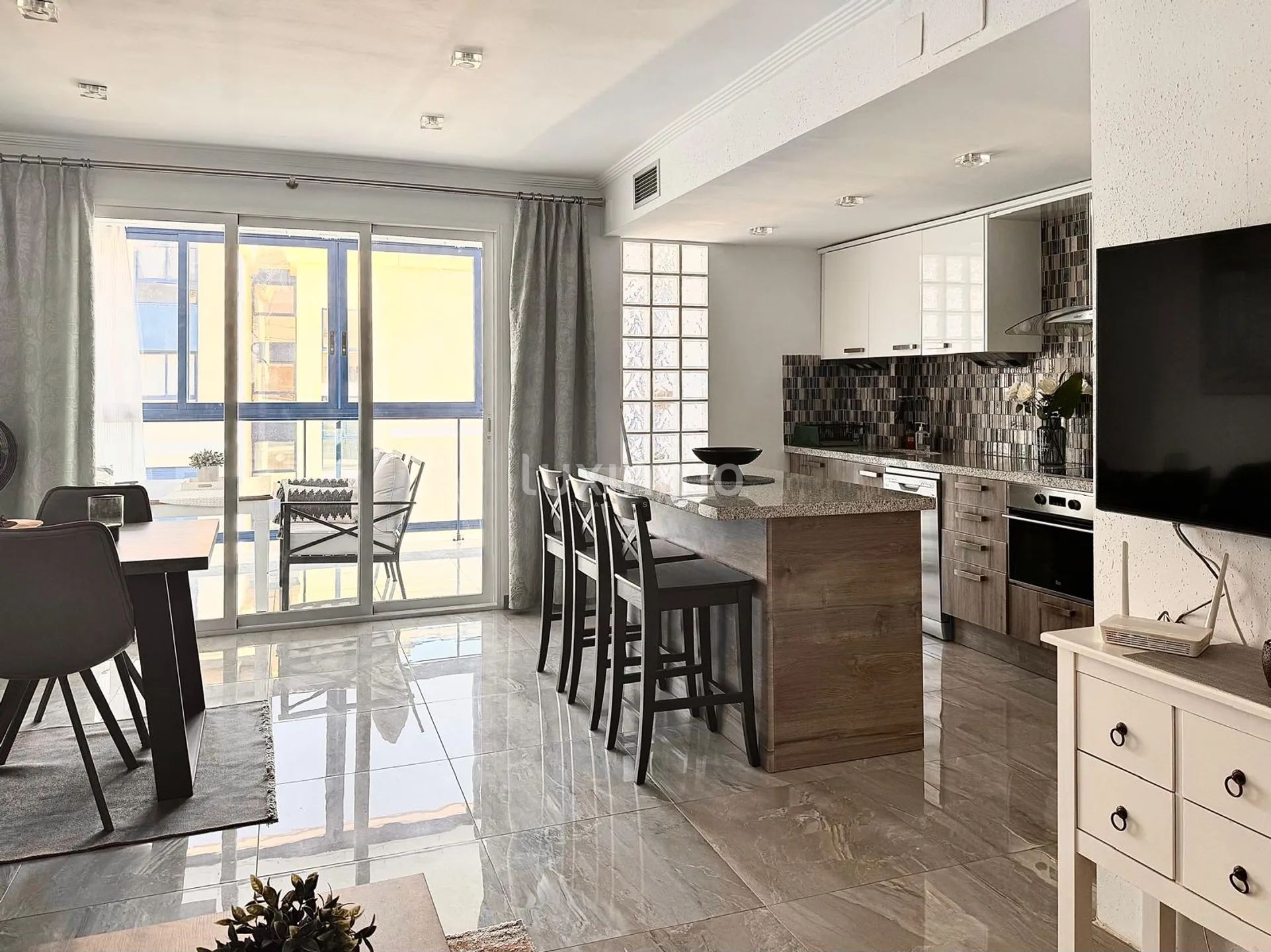 Modern Penthouse with Rooftop Terrace — photo 3