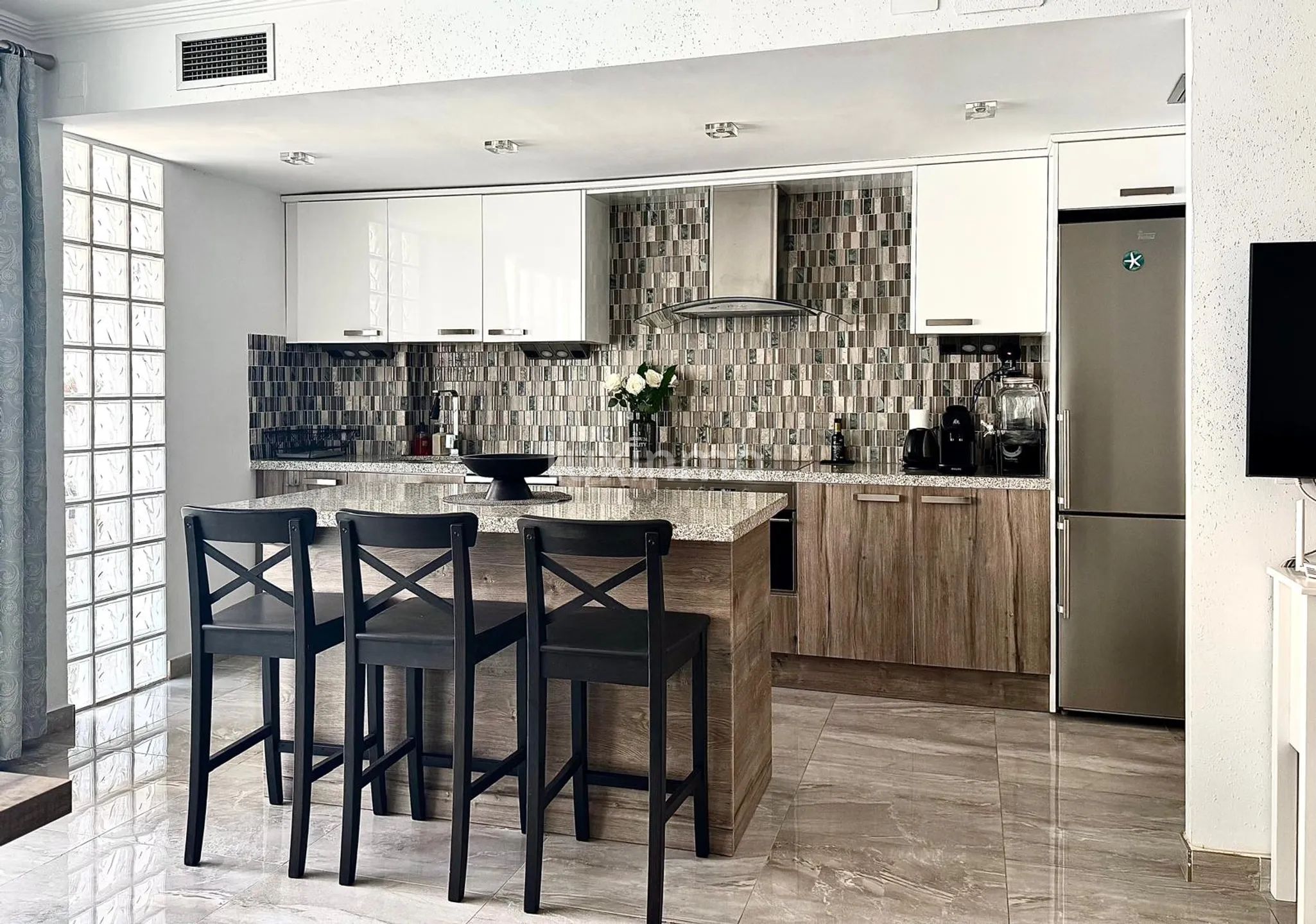 Modern Penthouse with Rooftop Terrace — photo 10