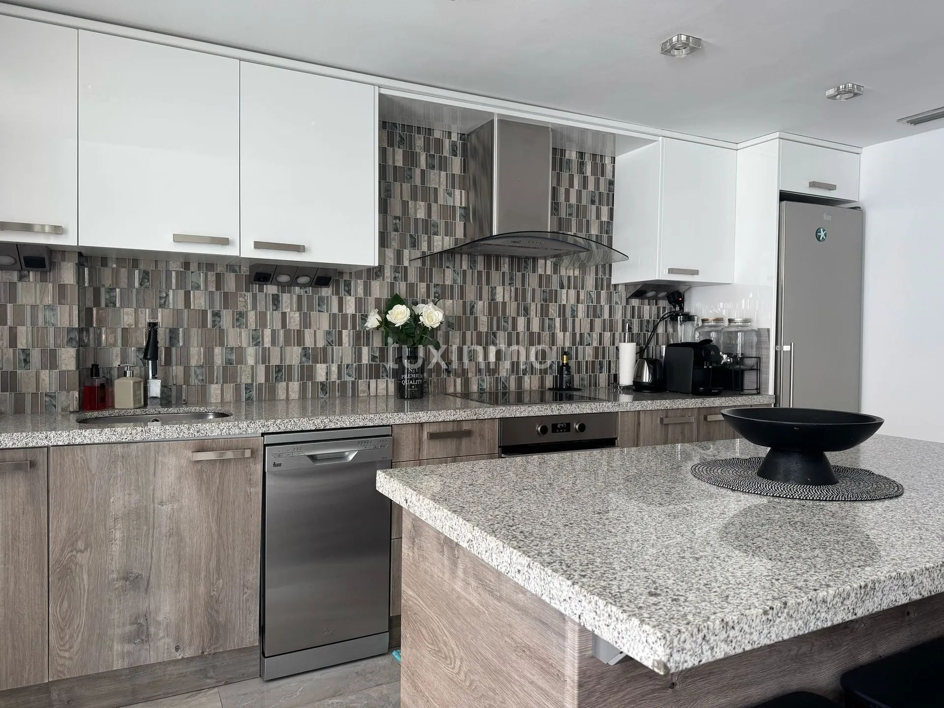 Modern Penthouse with Rooftop Terrace — photo 15