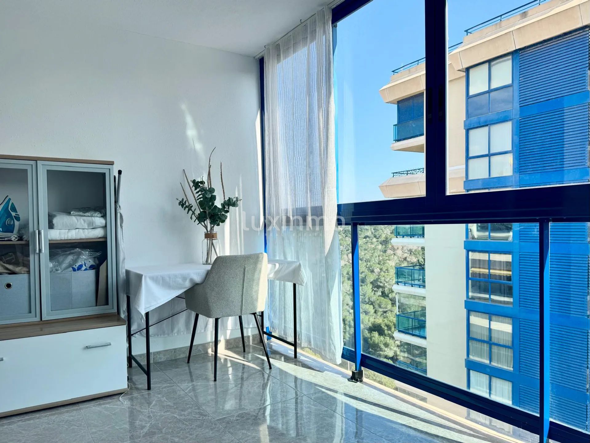 Modern Penthouse with Rooftop Terrace — photo 17