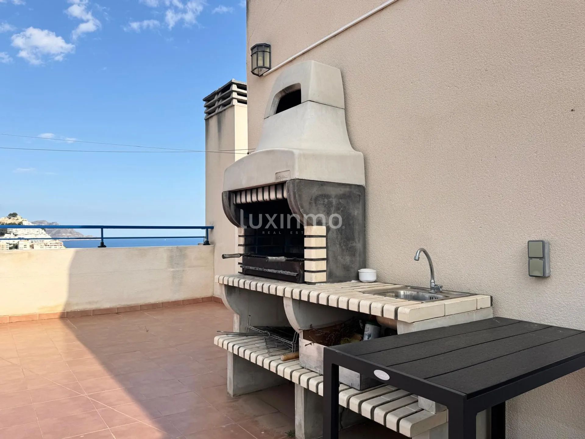 Modern Penthouse with Rooftop Terrace — photo 18