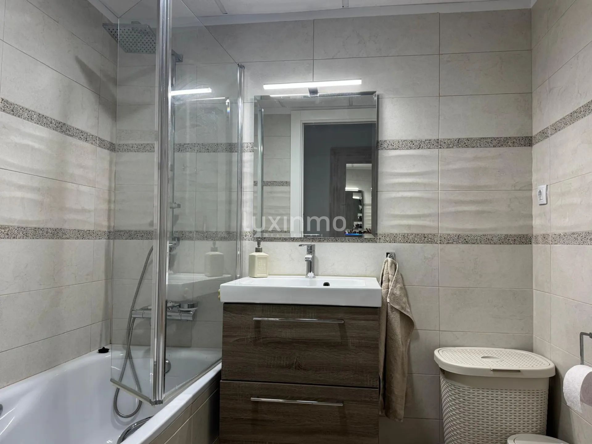 Modern Penthouse with Rooftop Terrace — photo 16