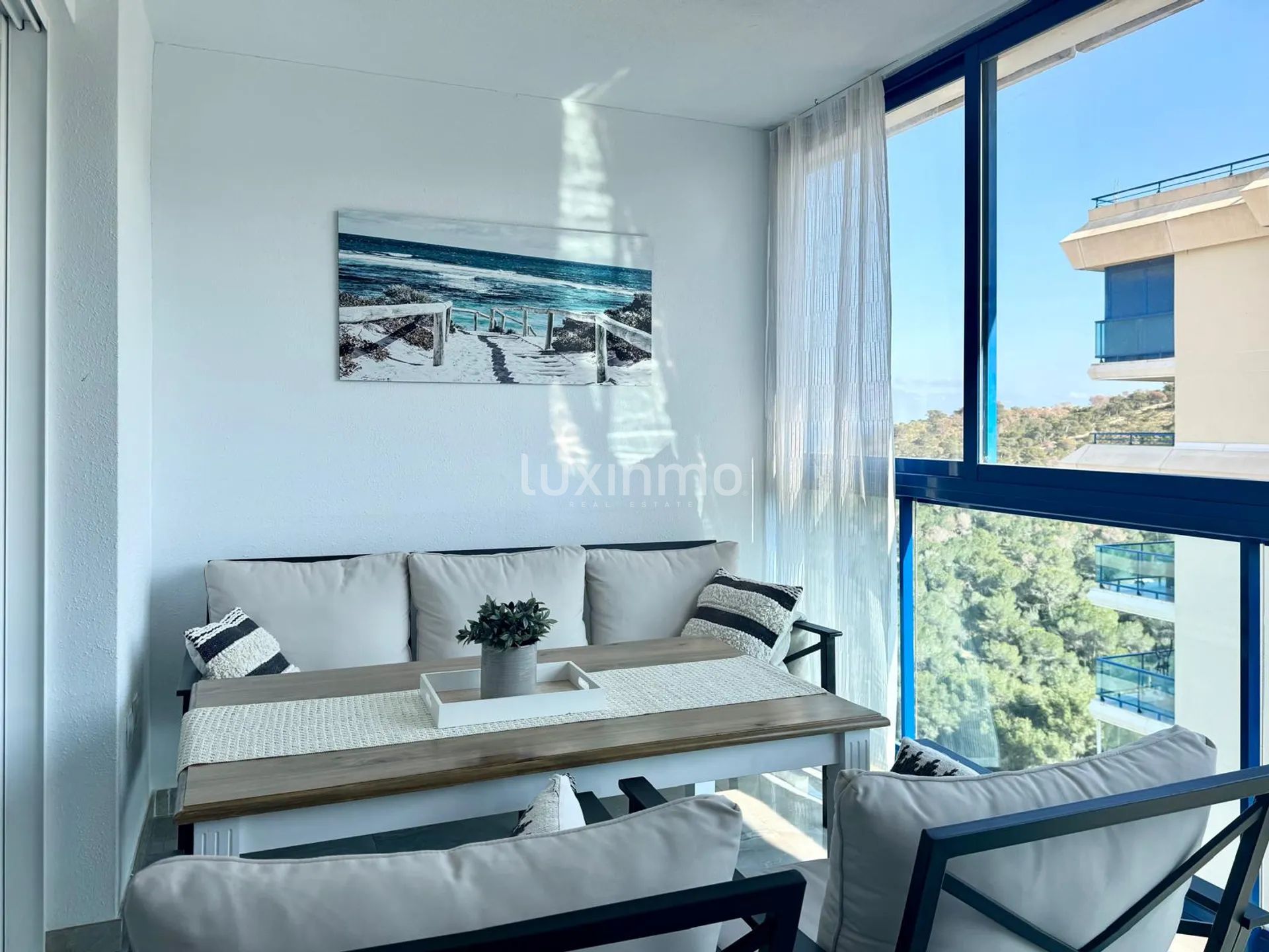 Modern Penthouse with Rooftop Terrace — photo 4