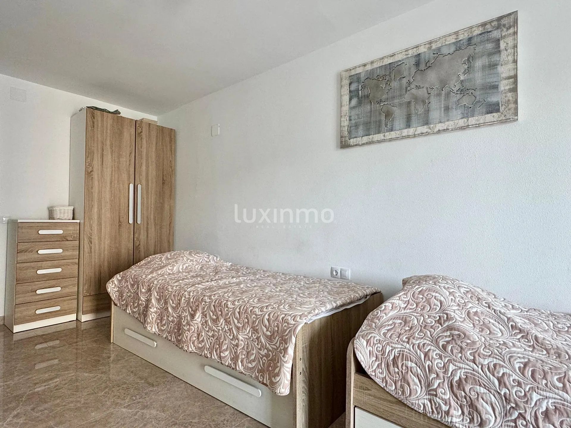 Modern Penthouse with Rooftop Terrace — photo 14