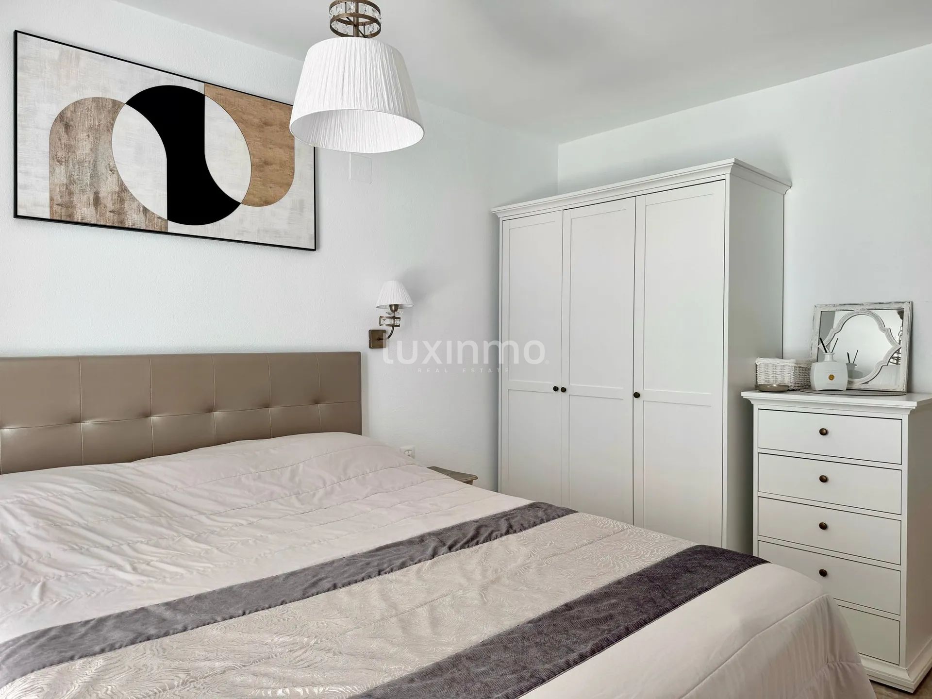 Modern Penthouse with Rooftop Terrace — photo 20